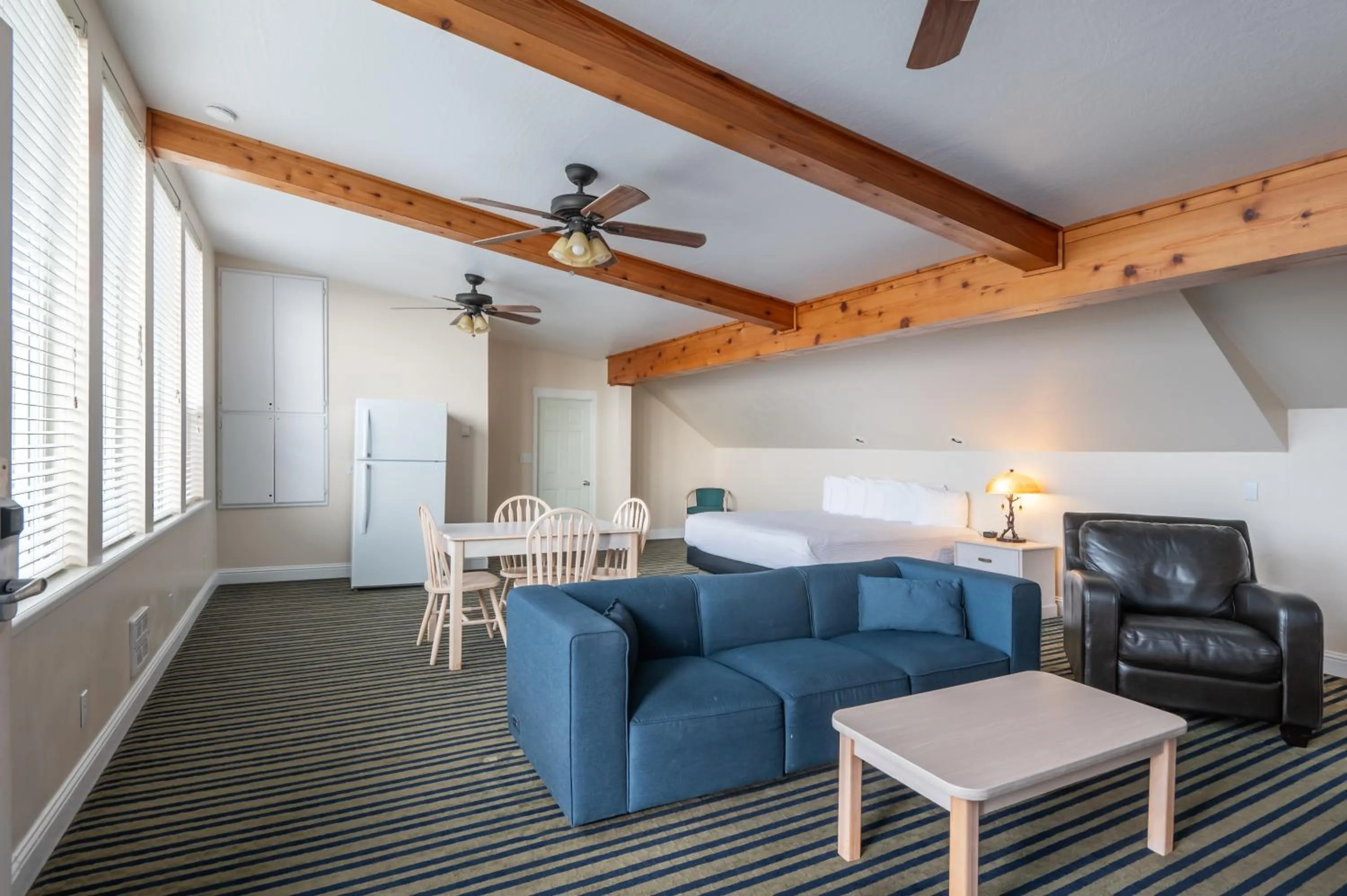 Pacific Reef Hotel & Light Show