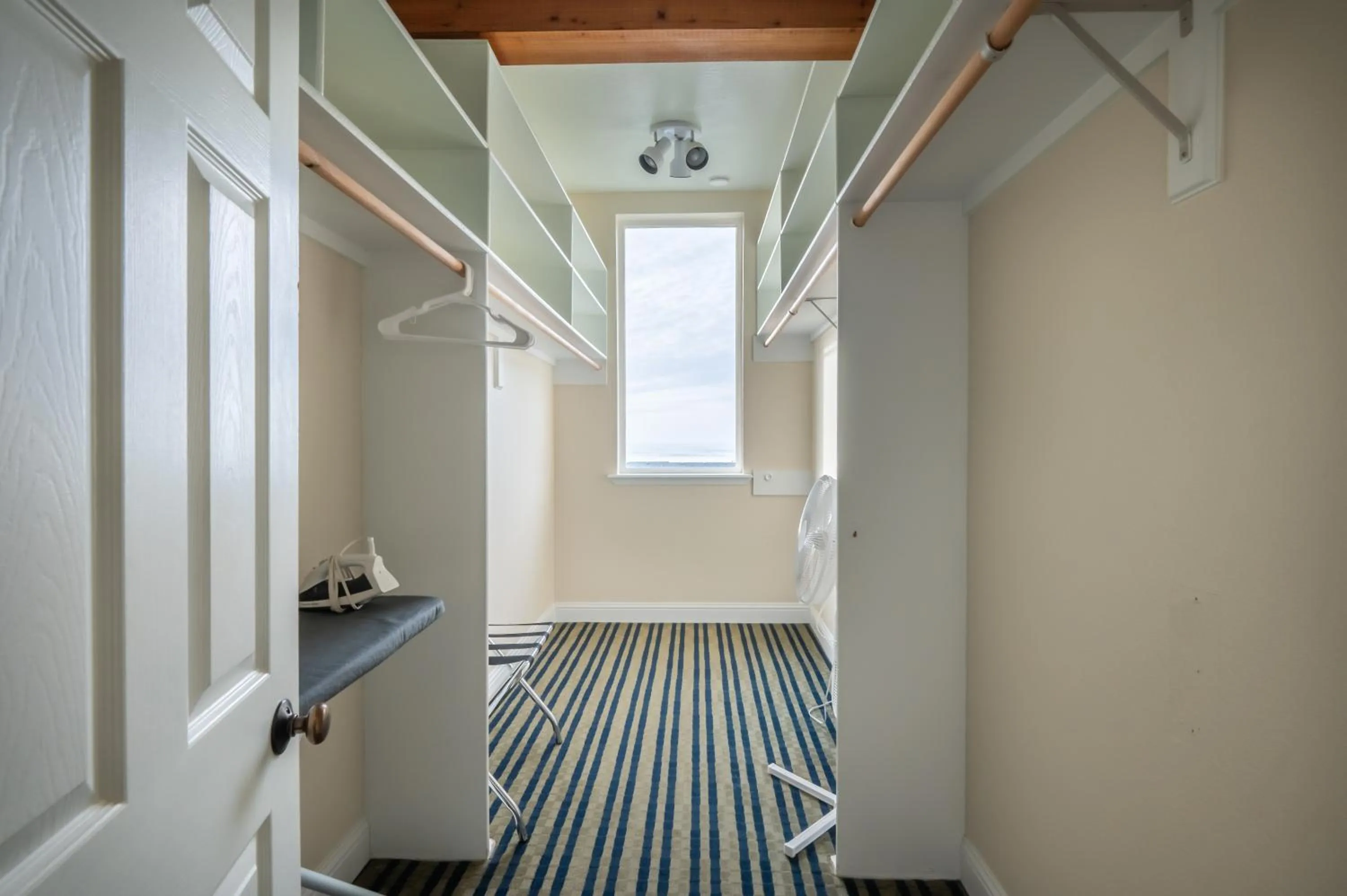 Pacific Reef Hotel & Light Show