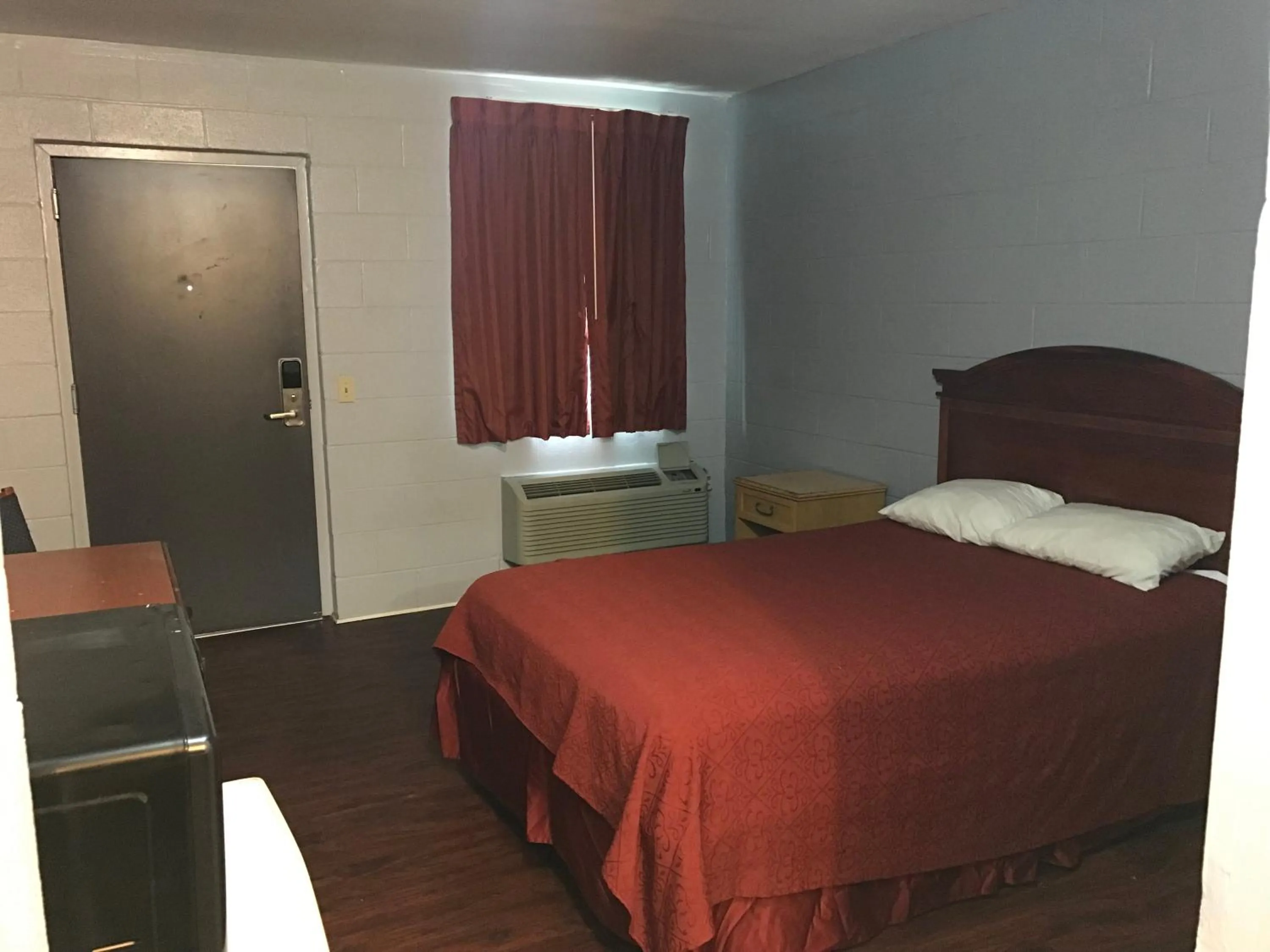 Bed in Sky Inn Hotel