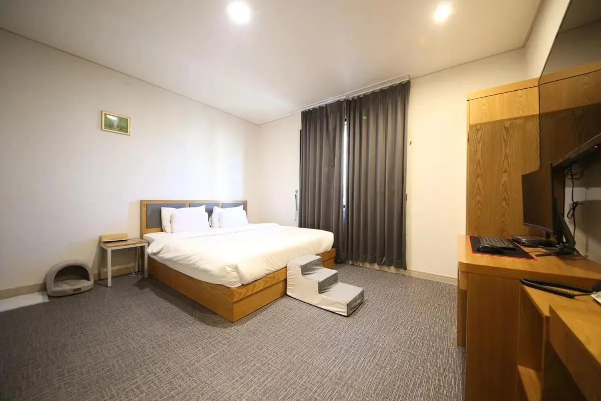 From H Amor Hotel Masan