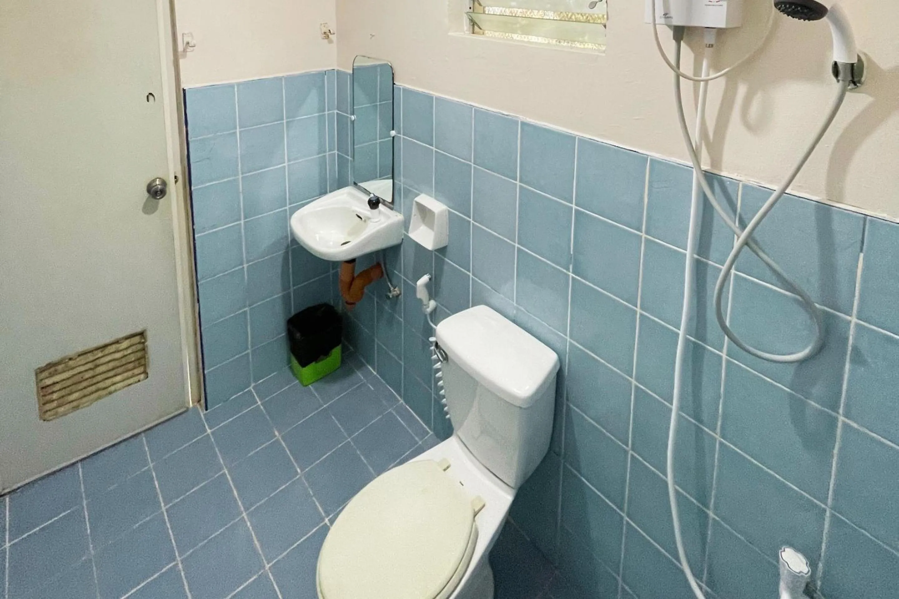 Bathroom in Durhan White Beach Resort powered by Cocotel