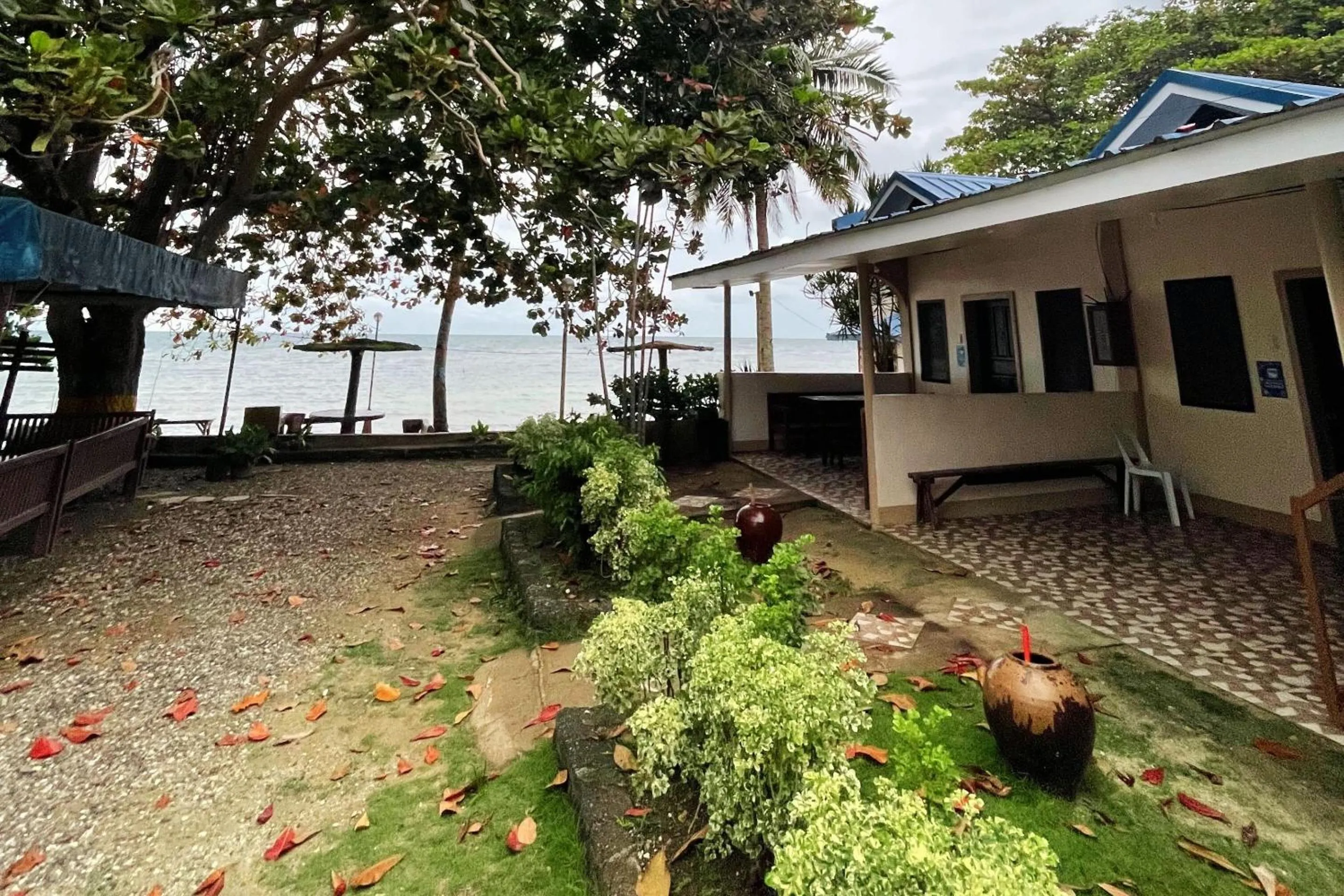 Property building in Durhan White Beach Resort powered by Cocotel