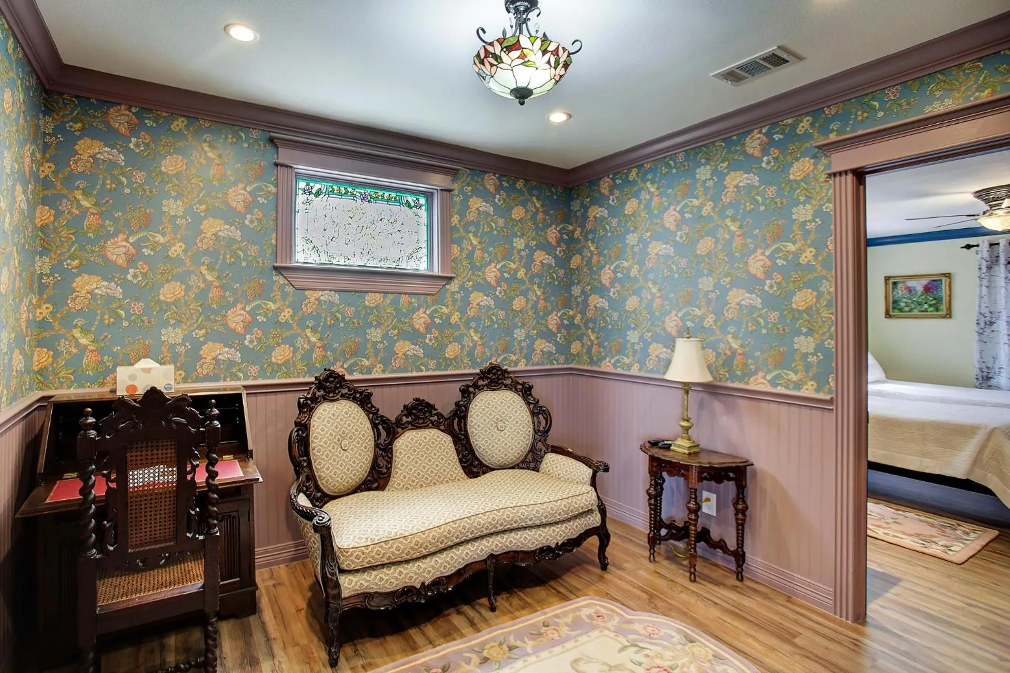 Bed in Sara's Inn on the Boulevard