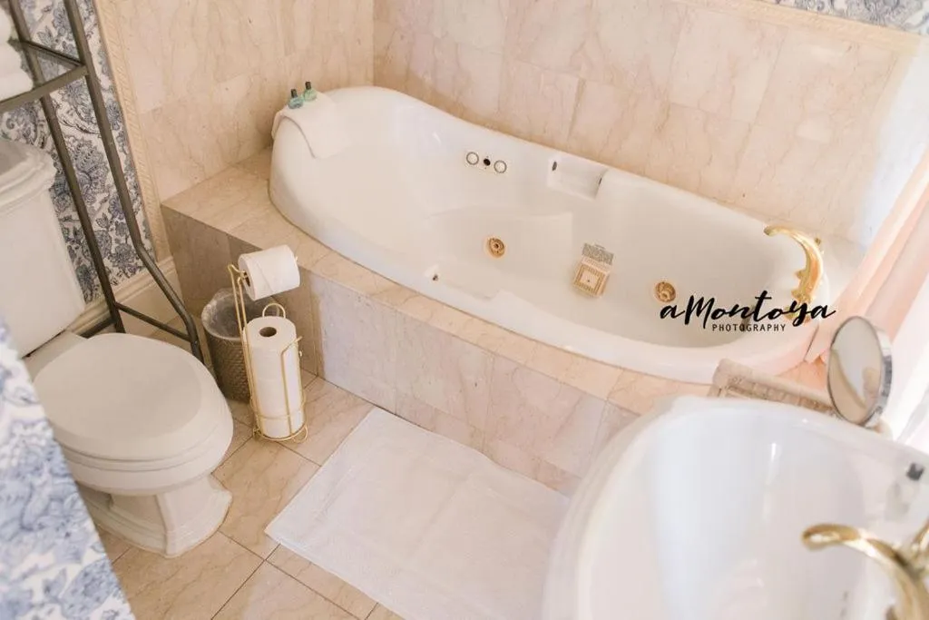 Bathroom in Sara's Inn on the Boulevard