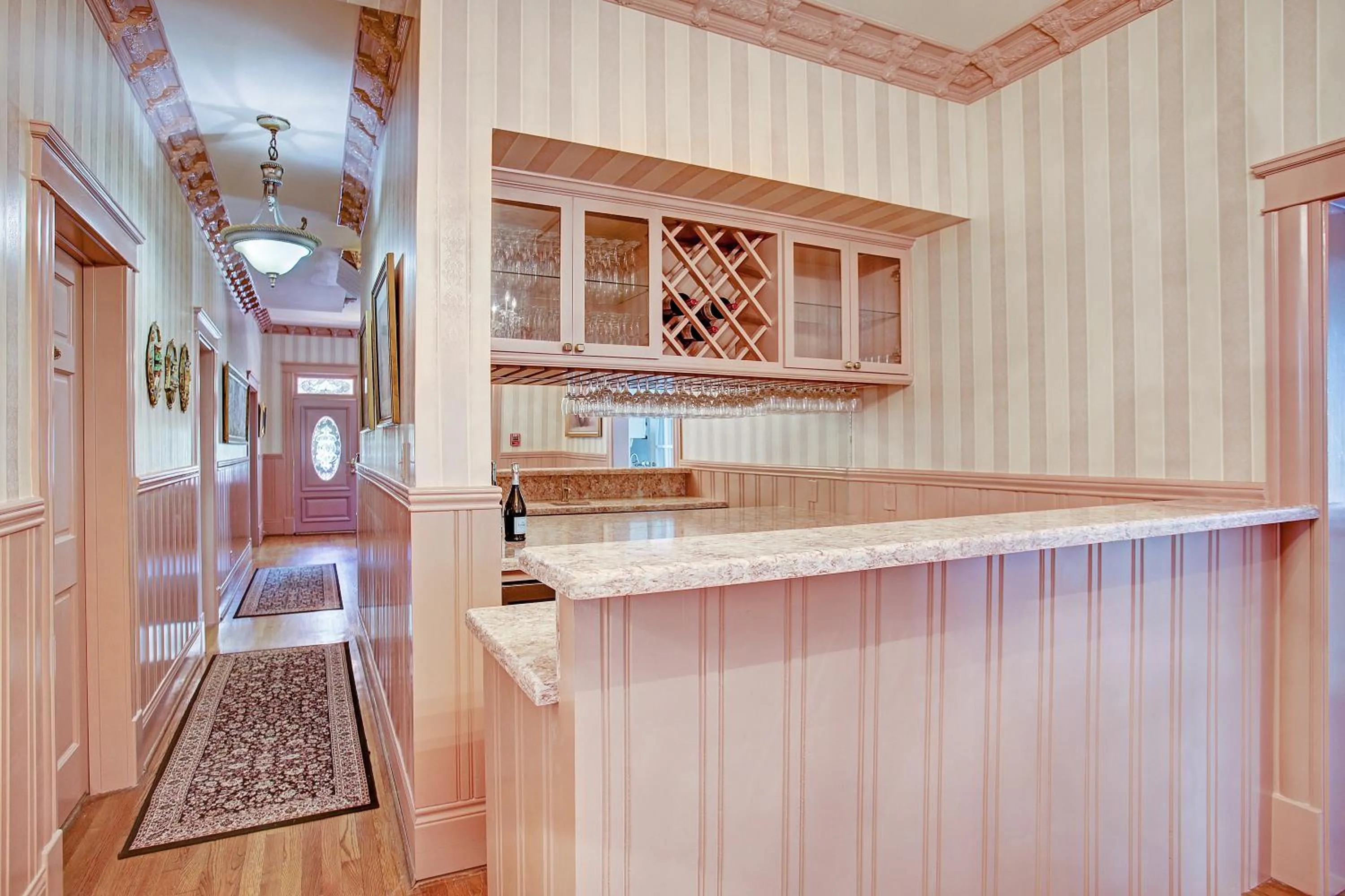 Sara's Inn on the Boulevard