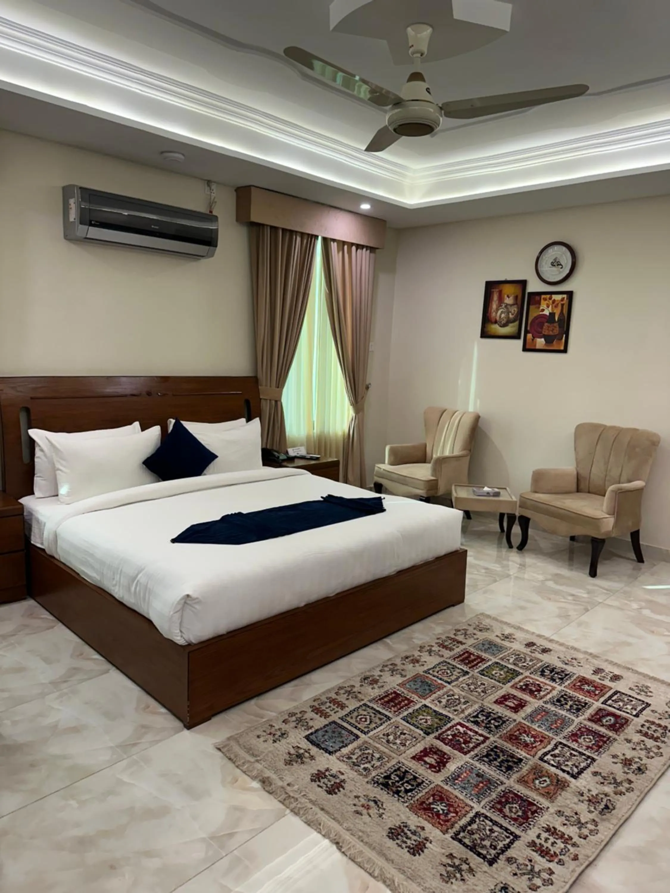 Living room, Bed in Burj Ul Zaki