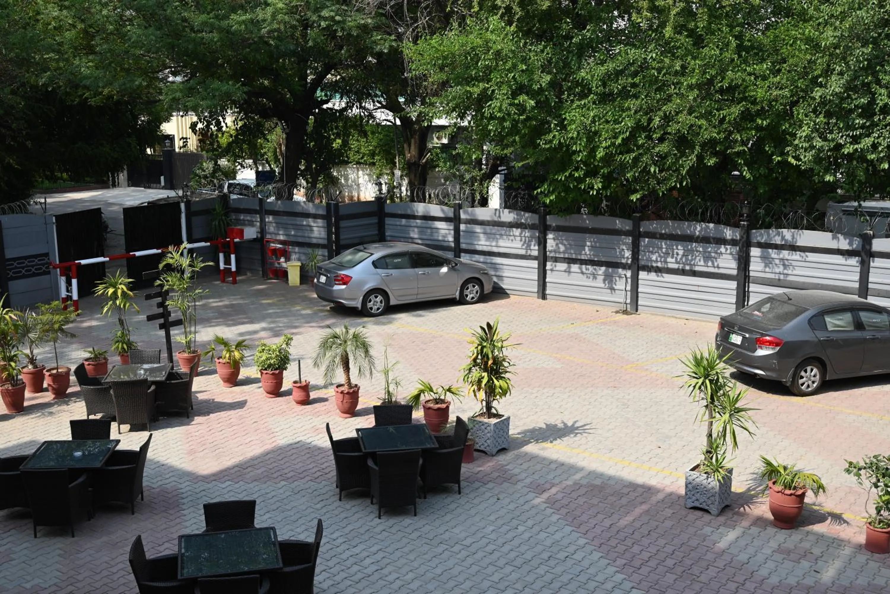 Parking in Burj Ul Zaki