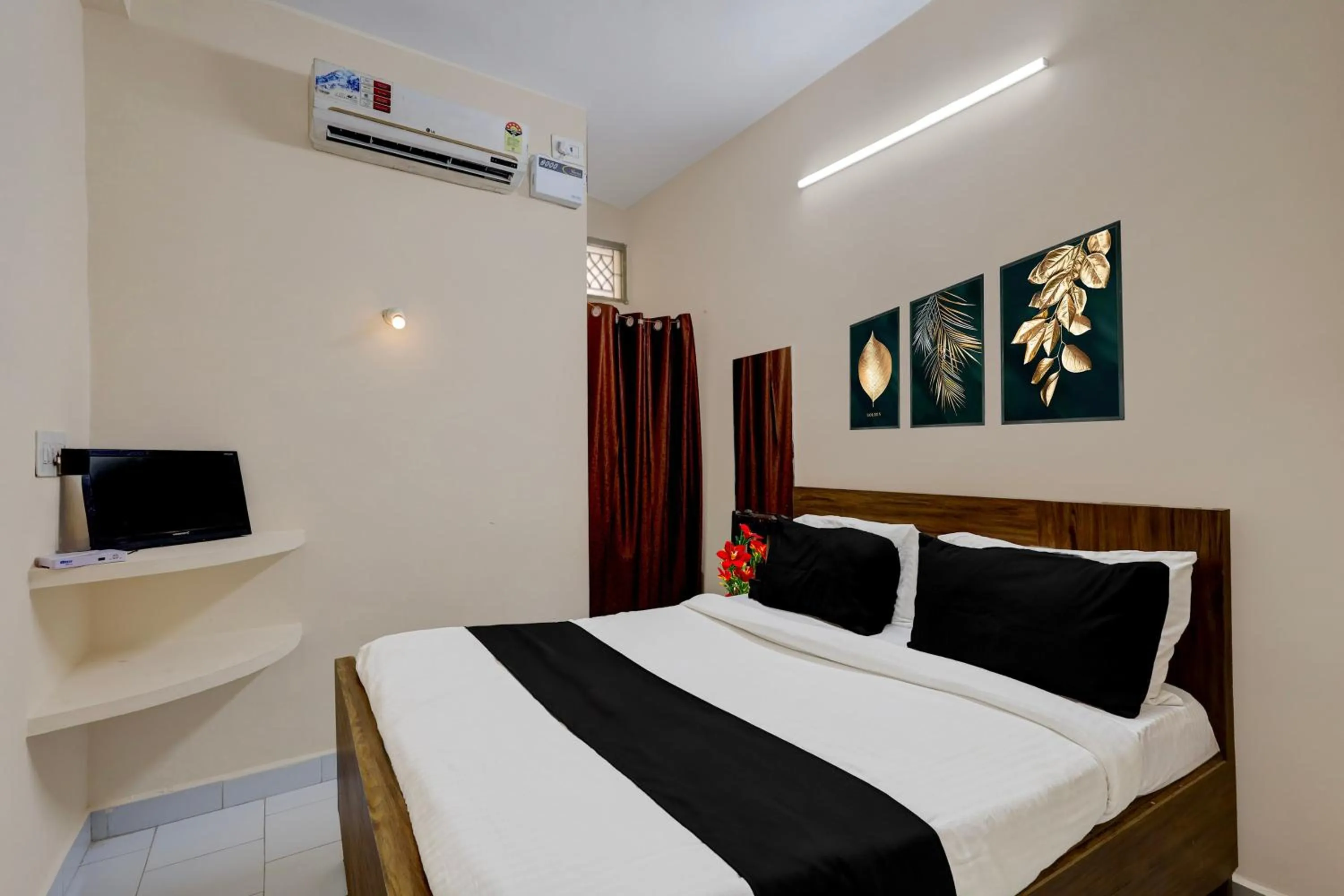 Bedroom, Bed in Hotel O Parthasarathyswamy Temple Formerly RKH Inn