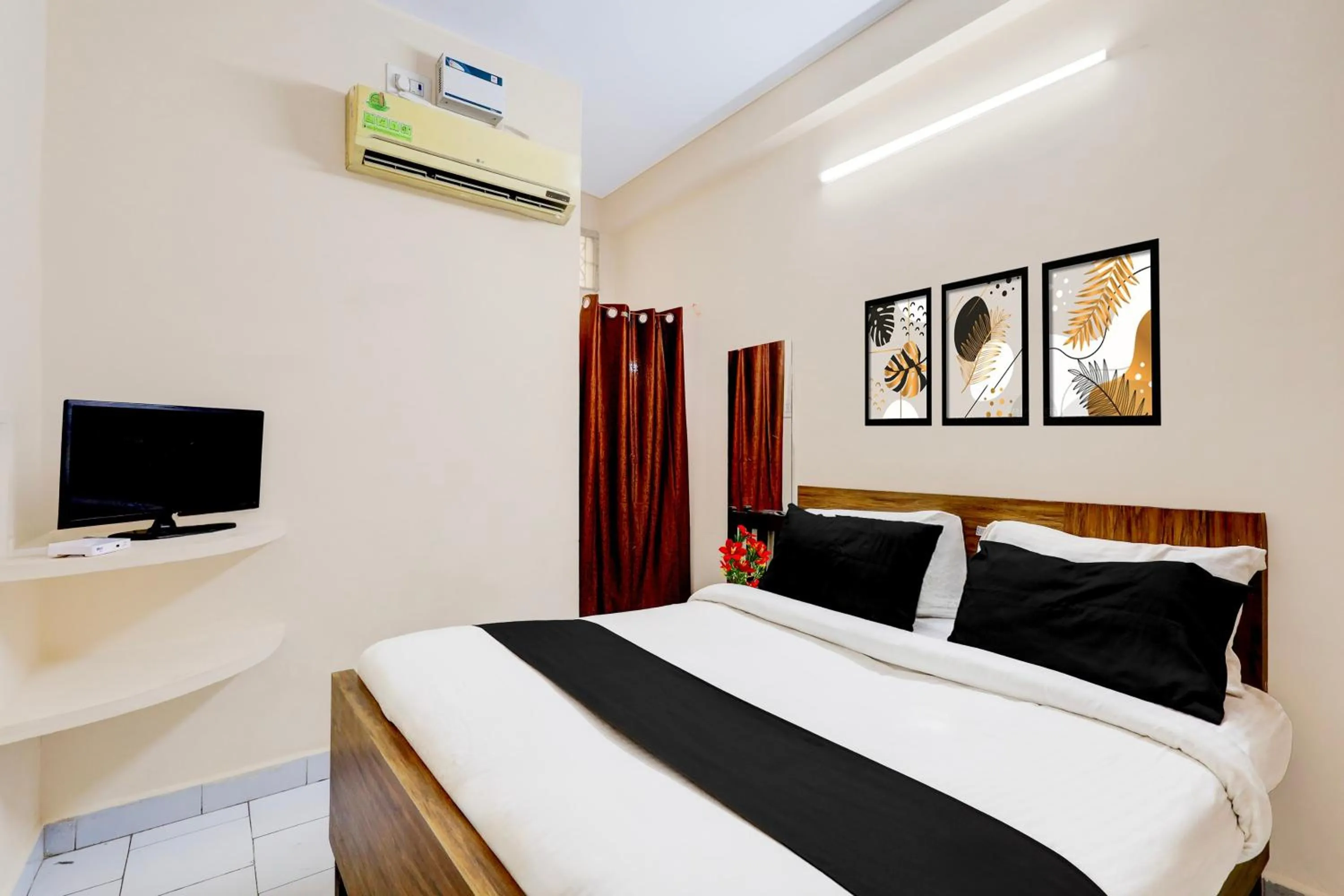 Bedroom, Bed in Hotel O Parthasarathyswamy Temple Formerly RKH Inn