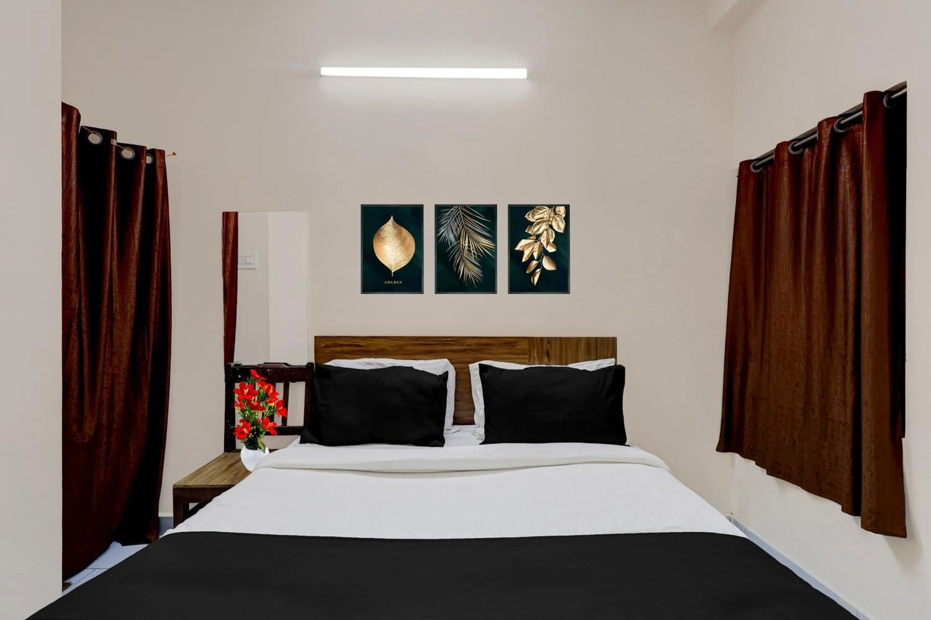 Bedroom, Bed in Hotel O Parthasarathyswamy Temple Formerly RKH Inn