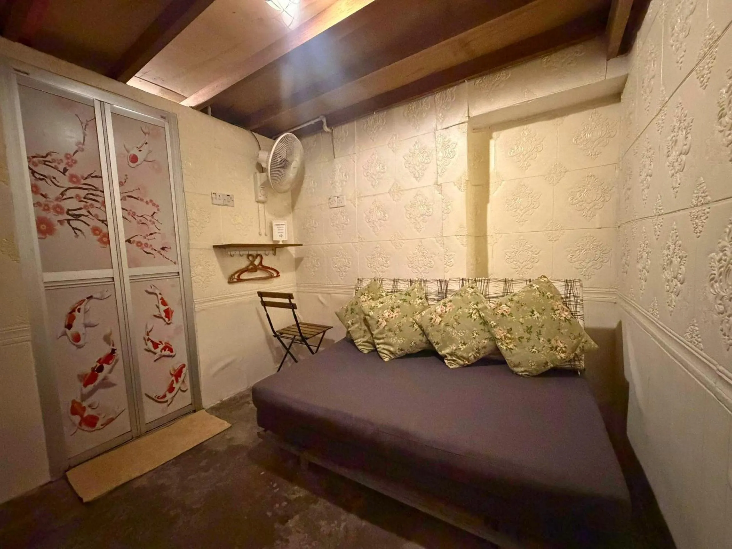 Living room, Bed in Dou Houz Georgetown