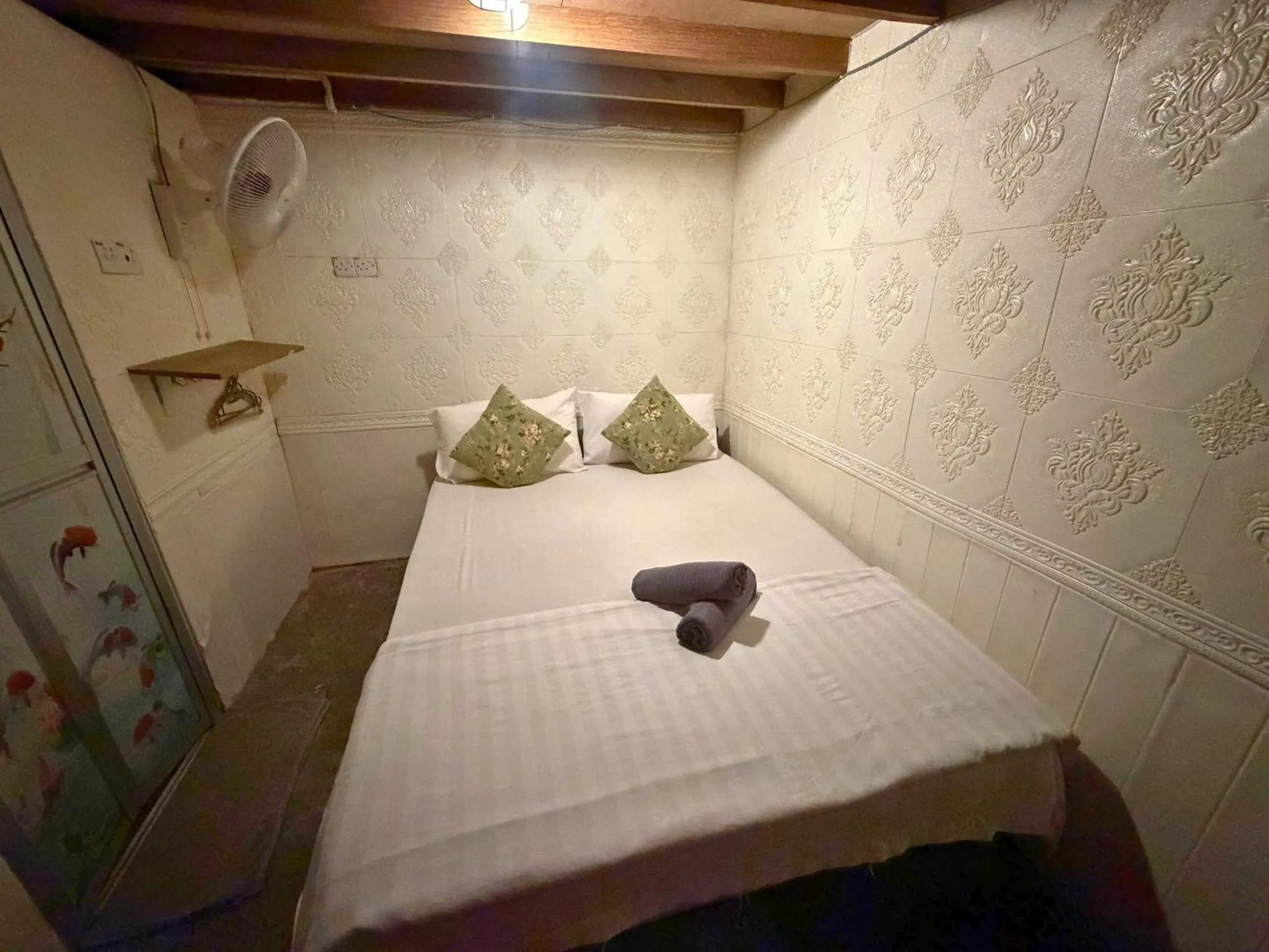 Bed in Dou Houz Georgetown