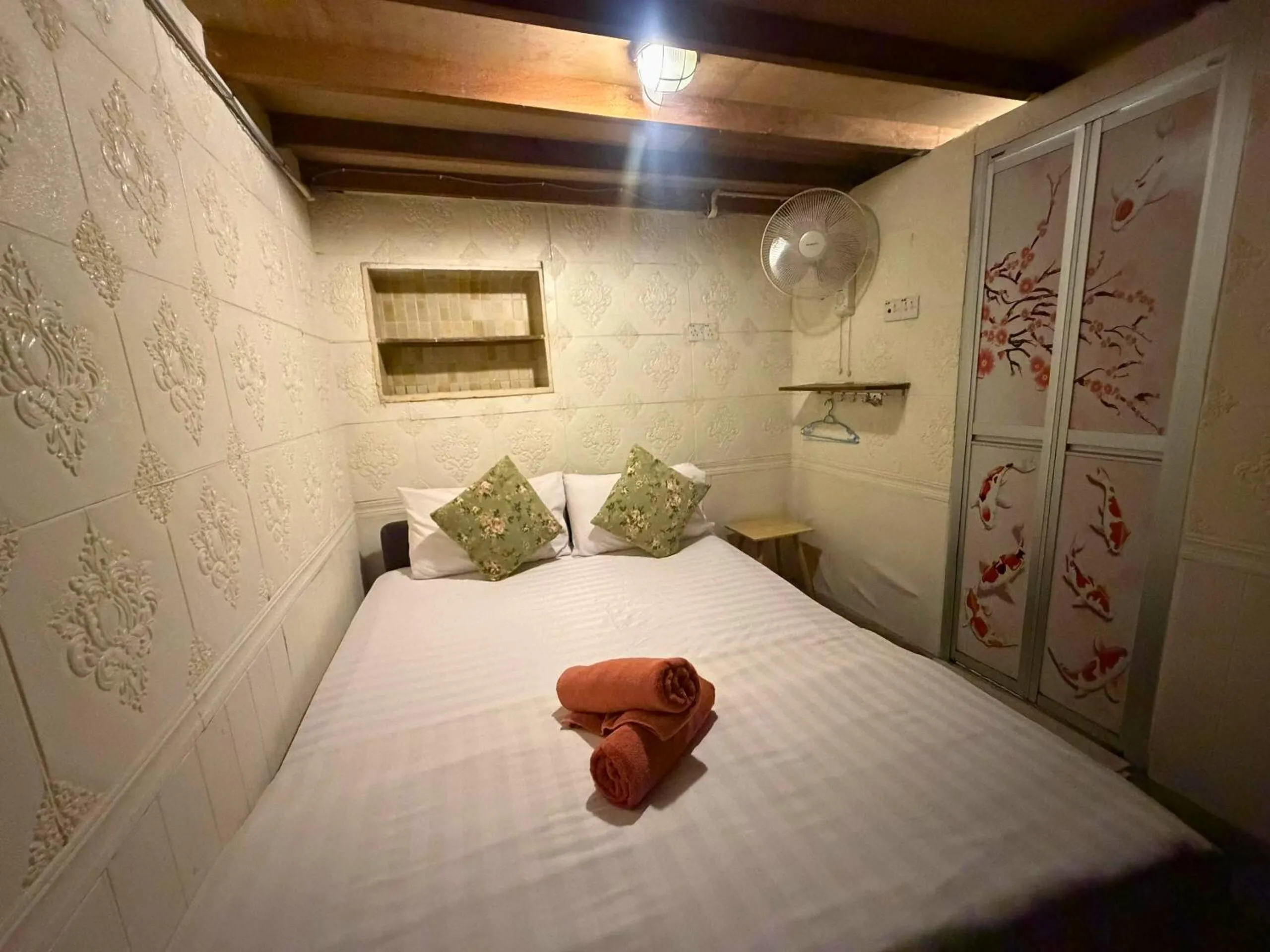 Bed in Dou Houz Georgetown