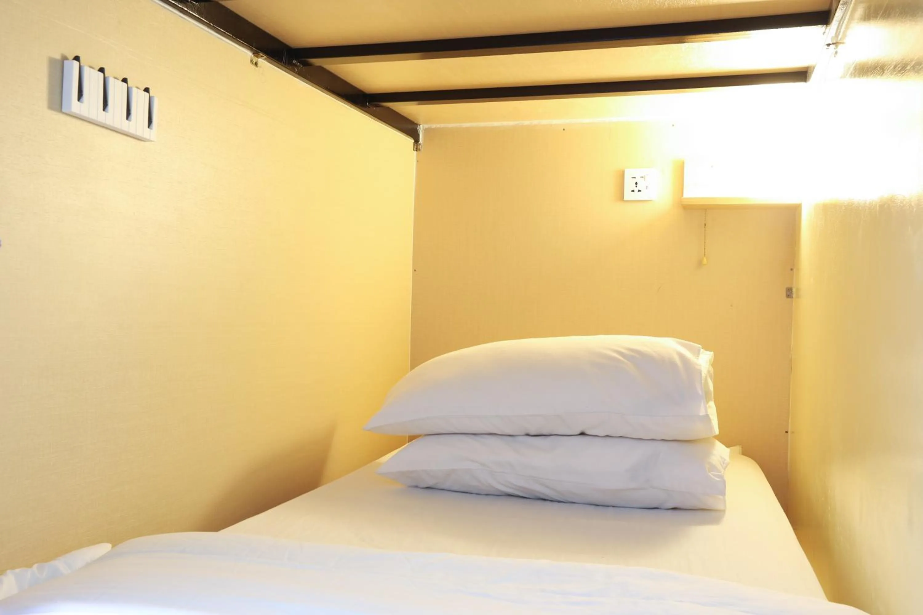 bunk bed, Bed in Dou Houz Georgetown