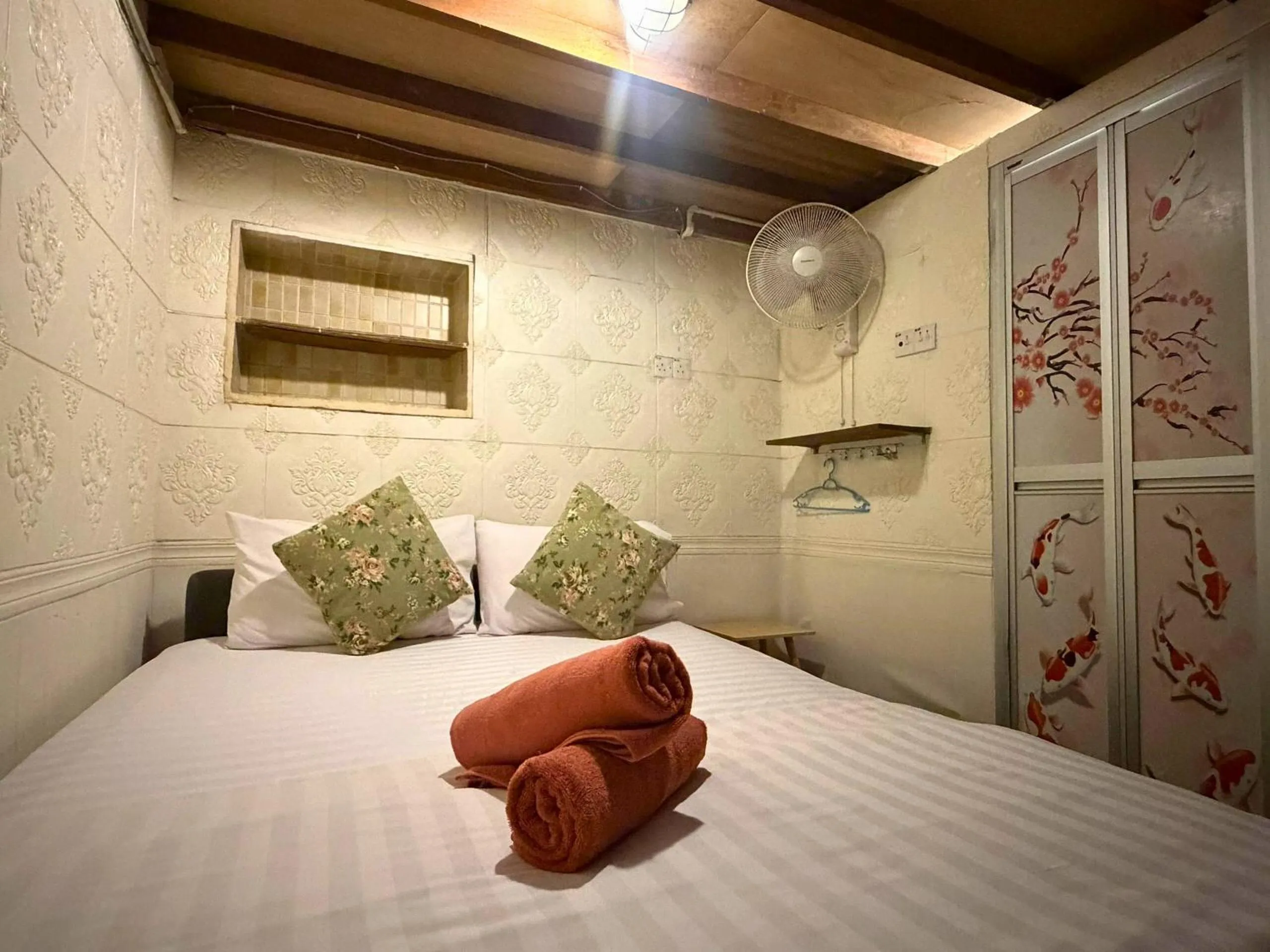 Bed in Dou Houz Georgetown