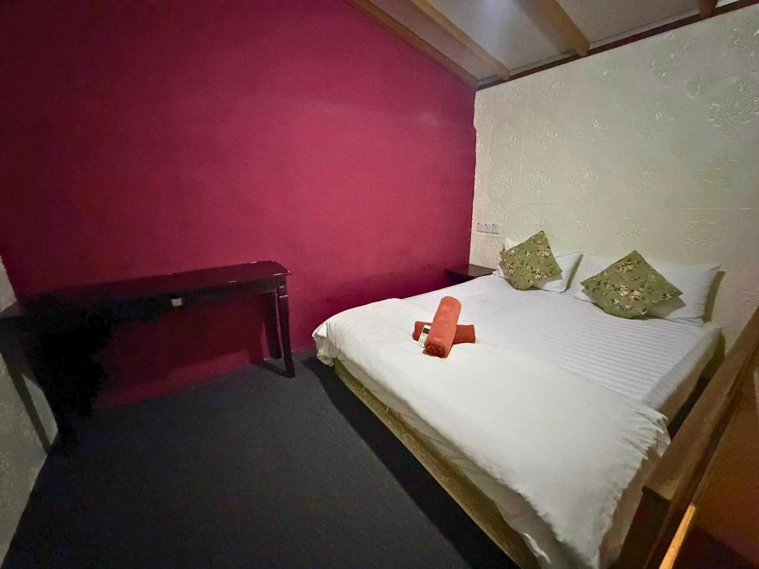 Bed in Dou Houz Georgetown