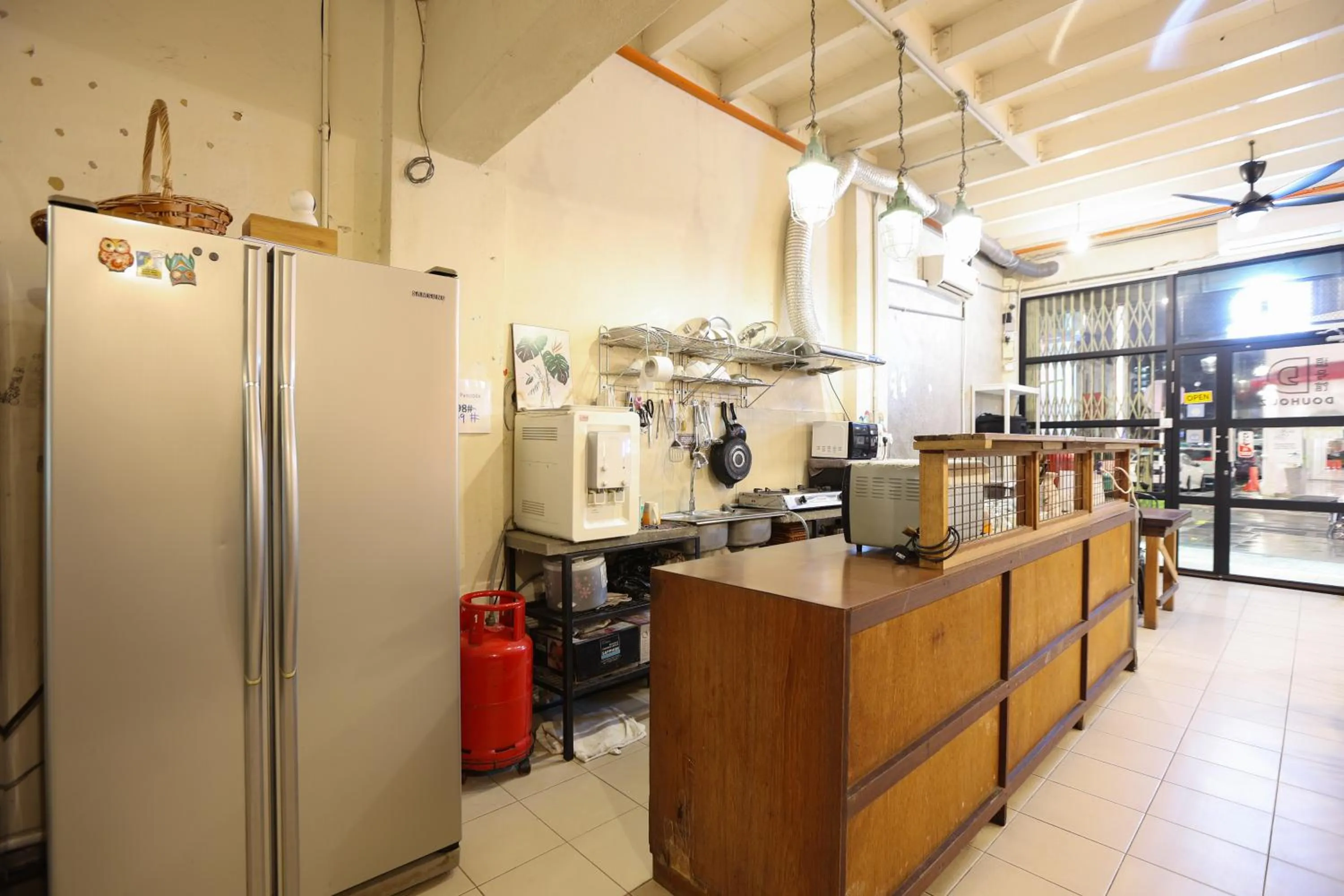 Kitchen or kitchenette in Dou Houz Georgetown