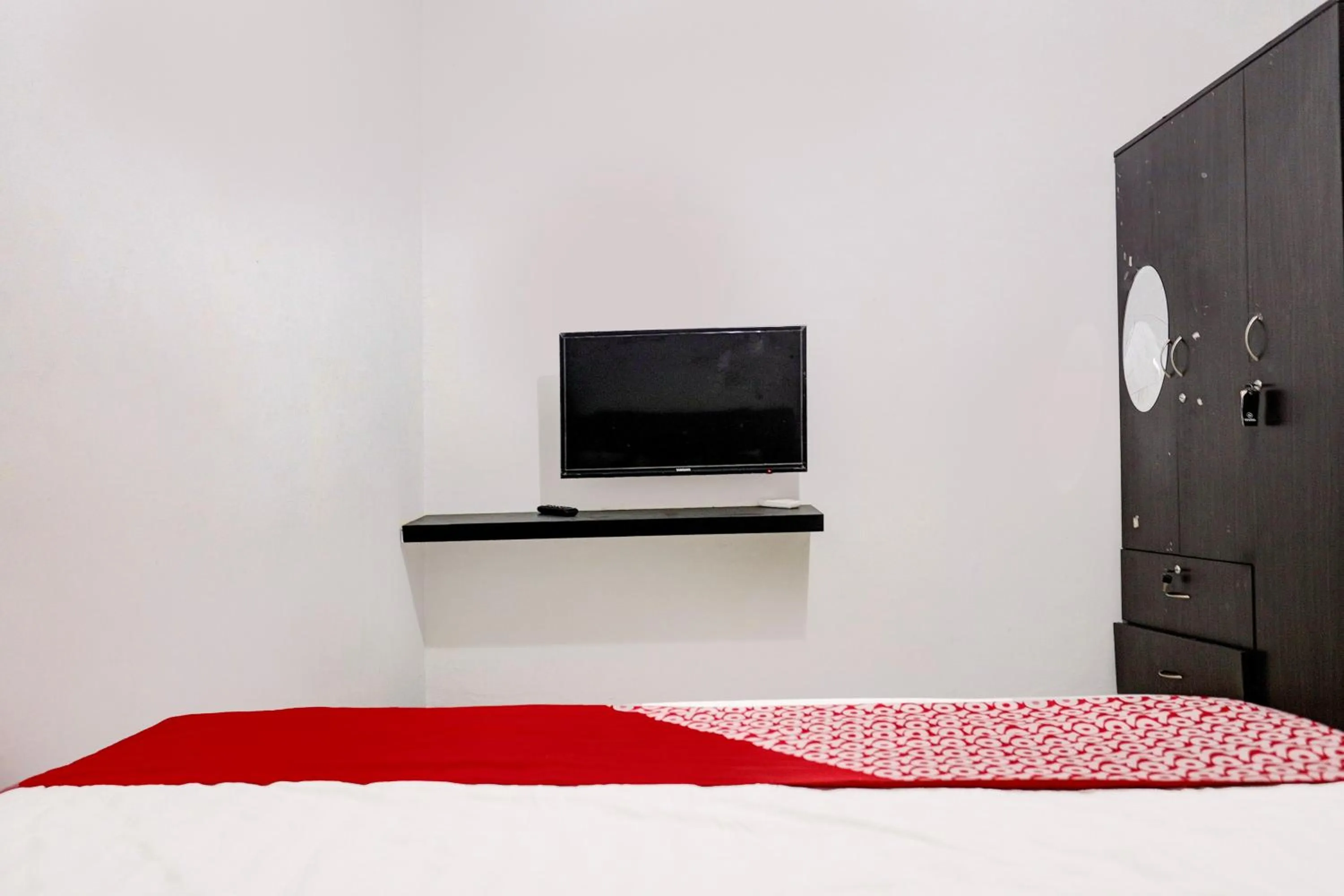 Bedroom, Bed in Hotel O Sir Homestay