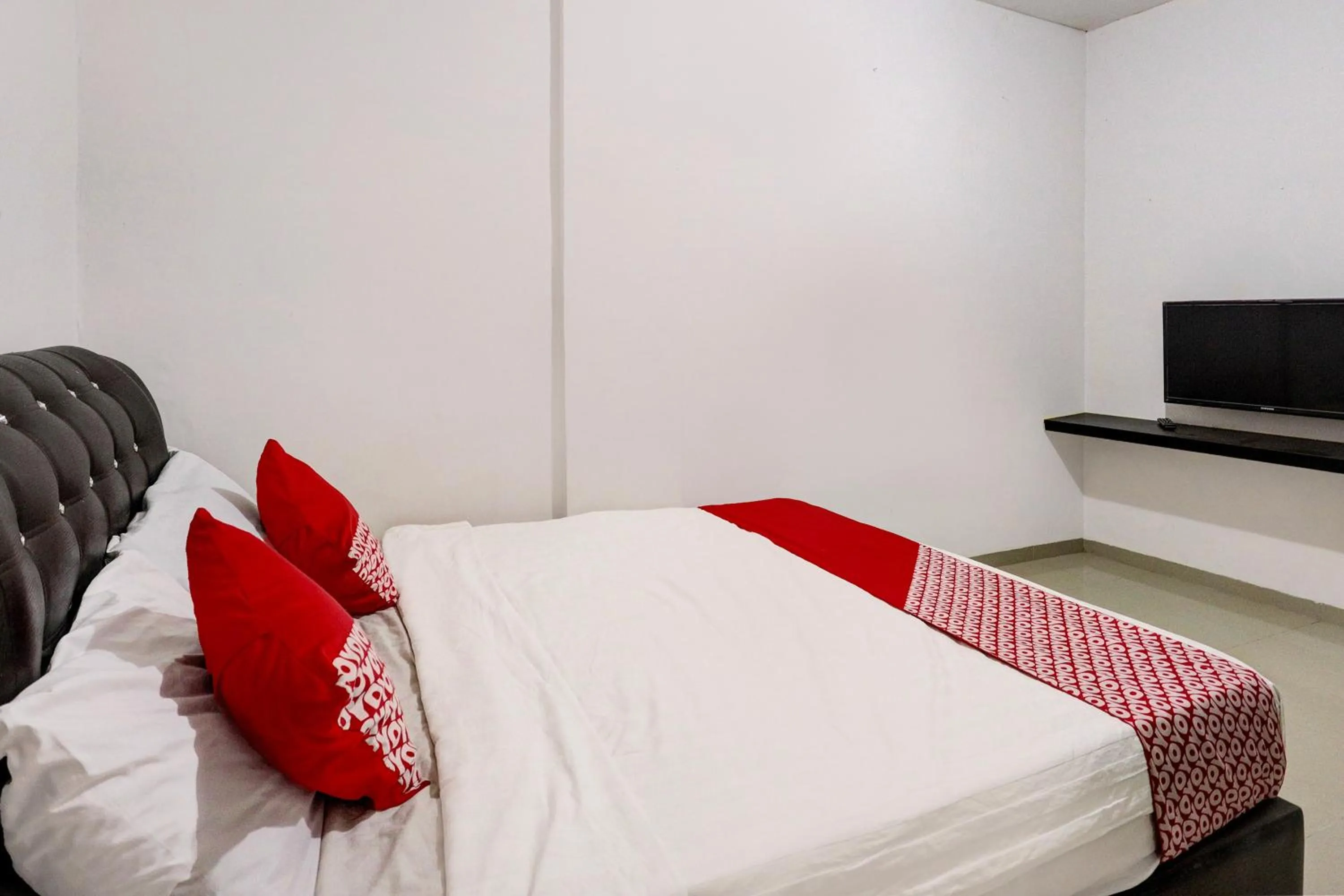 Bedroom, Bed in Hotel O Sir Homestay