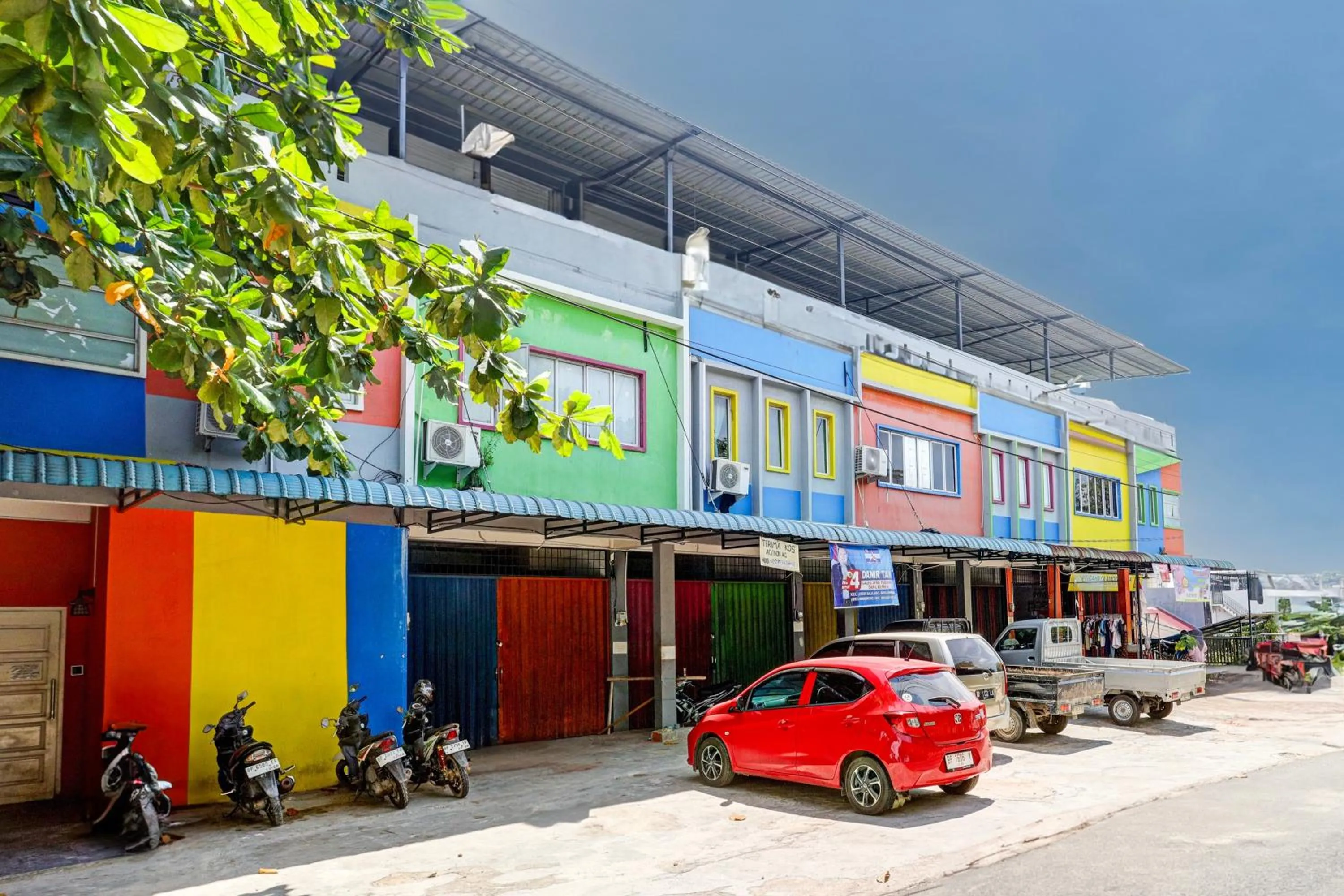 Facade/entrance in Hotel O Penginapan Pelangi