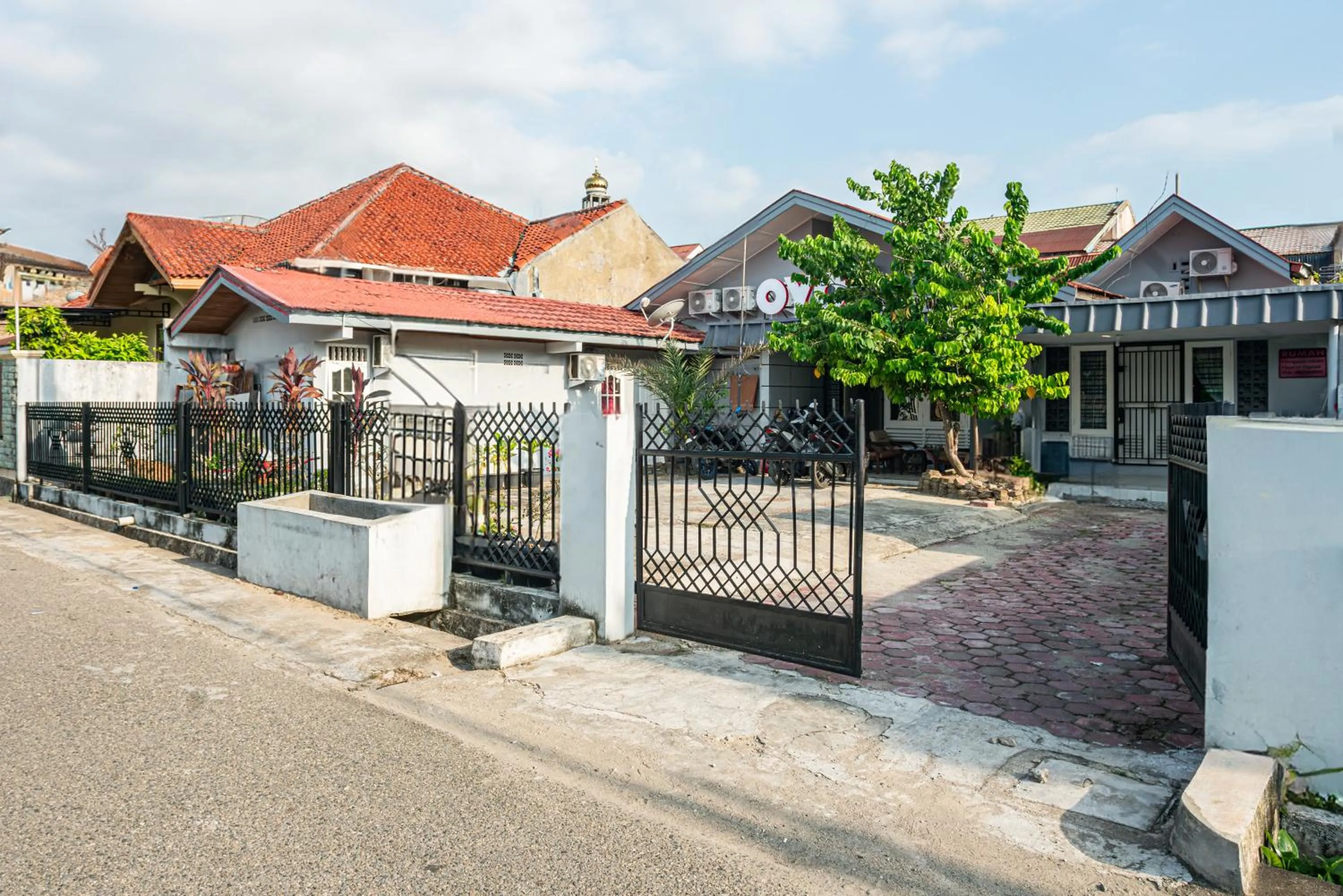 SUPER OYO Gandaria Guest House Near Masjid Raya Sumatera Barat