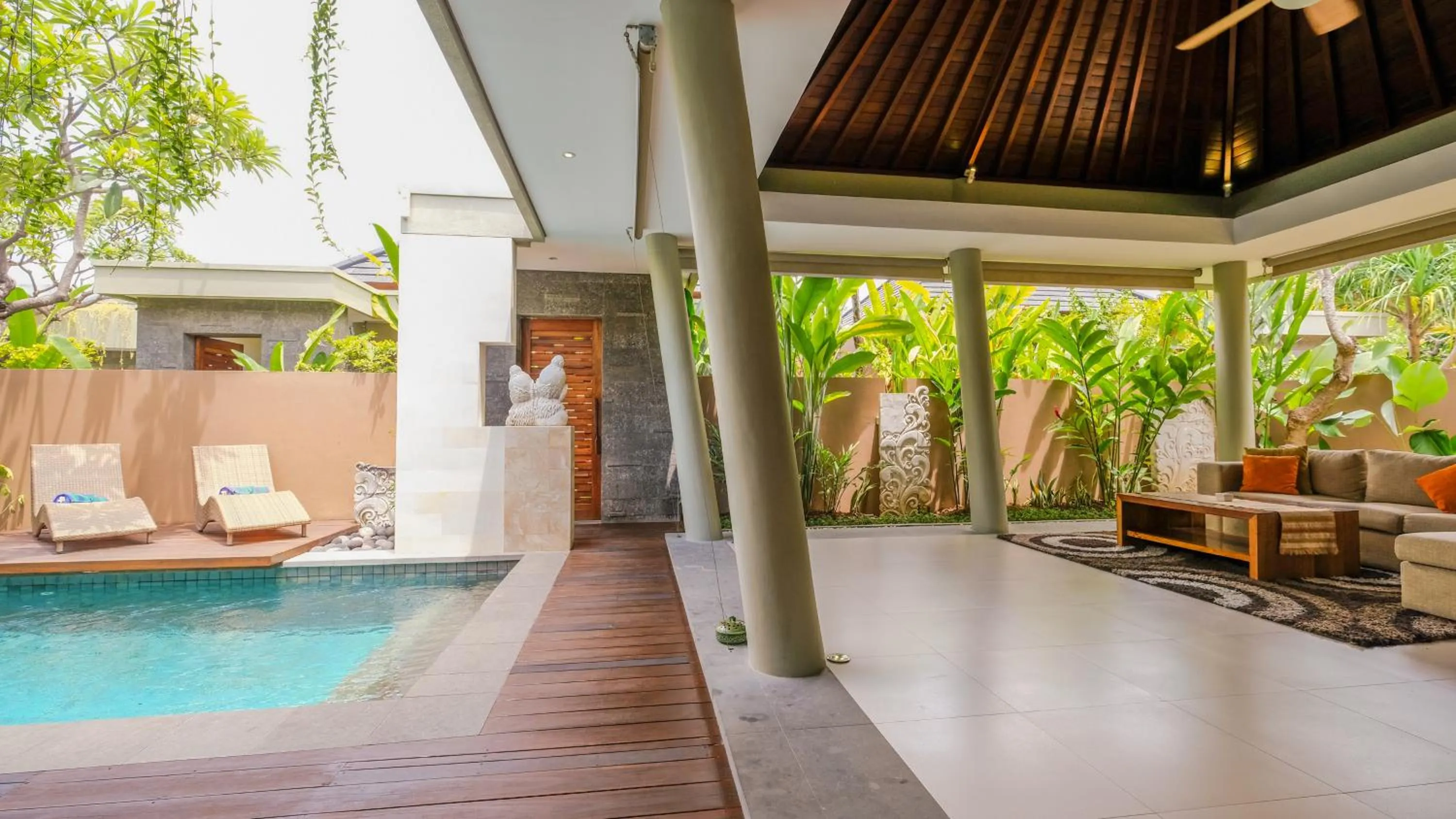 Pool view in The Kasih Villas & Spa
