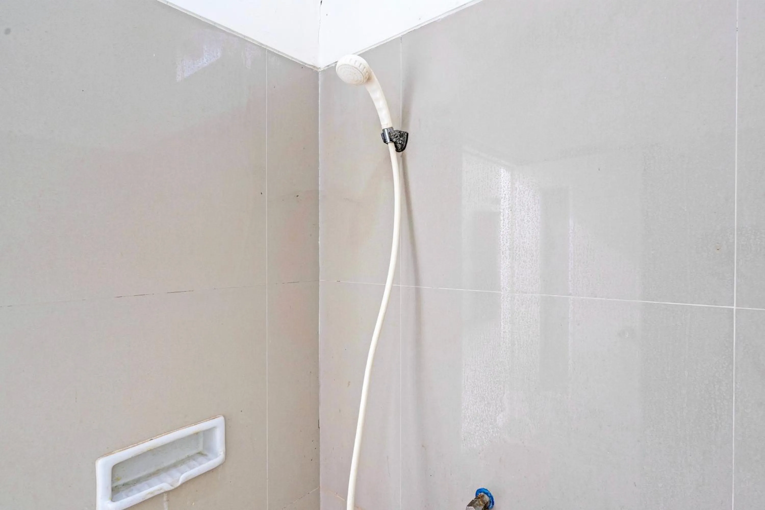 Bathroom in OYO LIFE 93634 Penginapan D'palinggihan Syariah