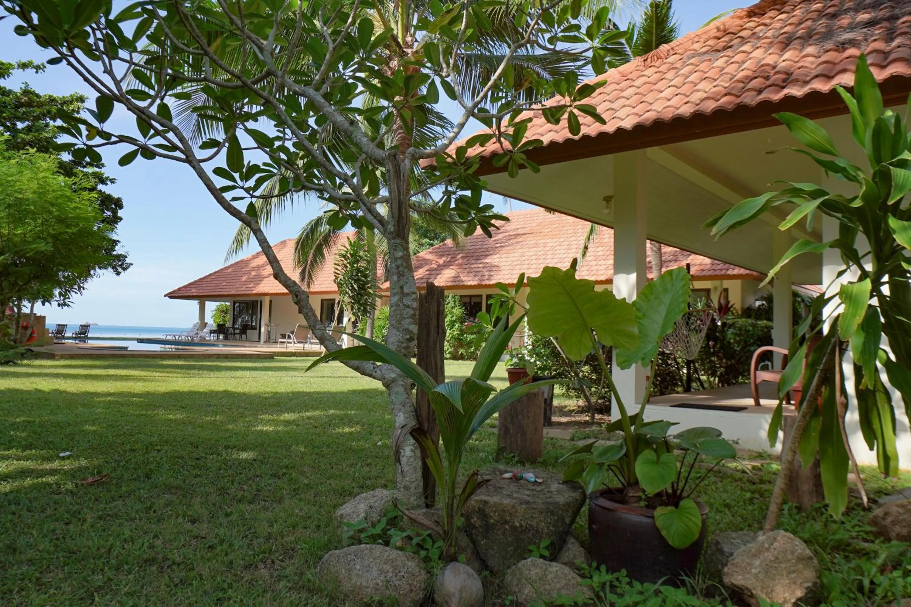 Garden view in Heaven Beach Koh Samui