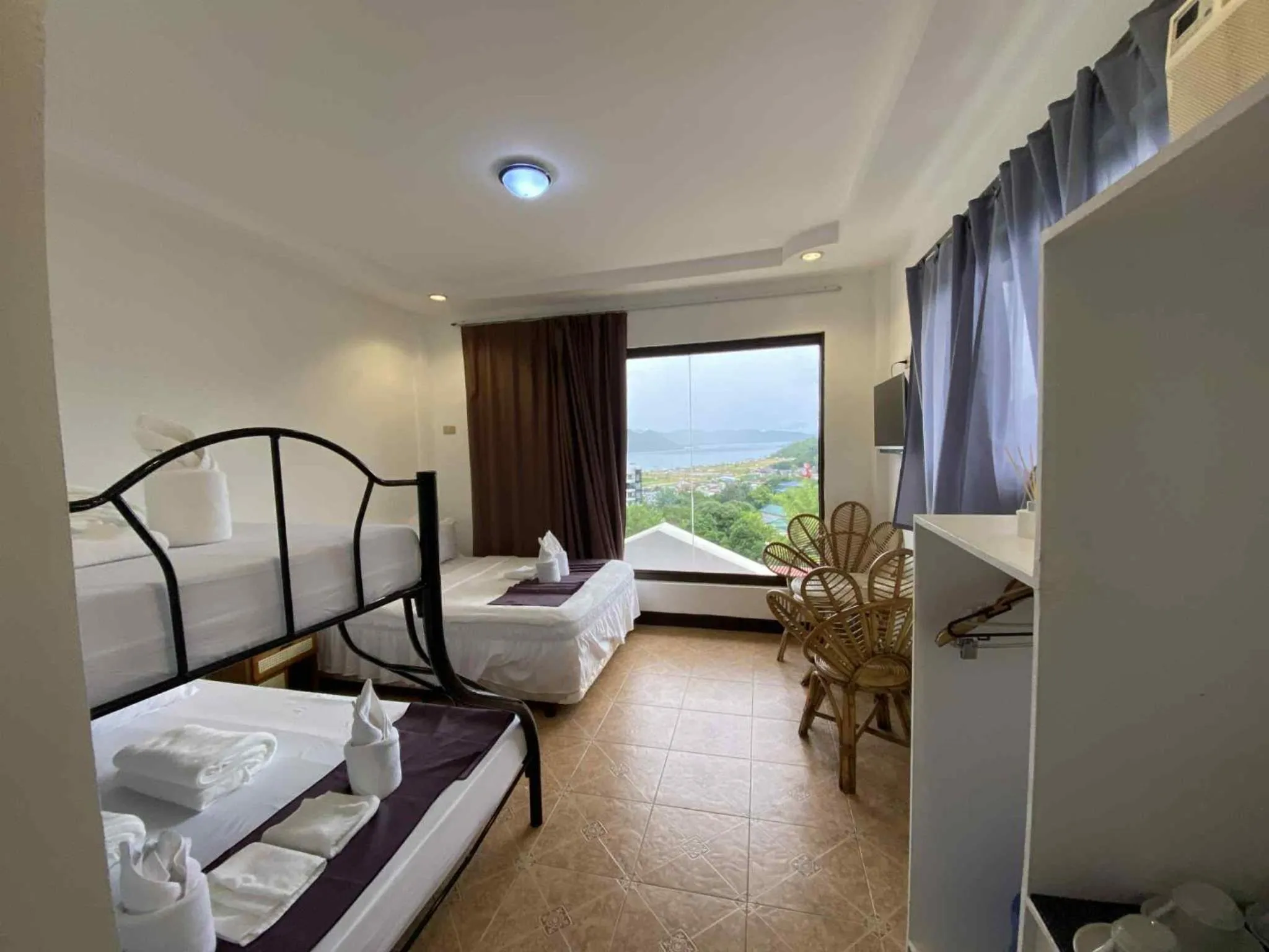 Bed in Oceana Bay Coron