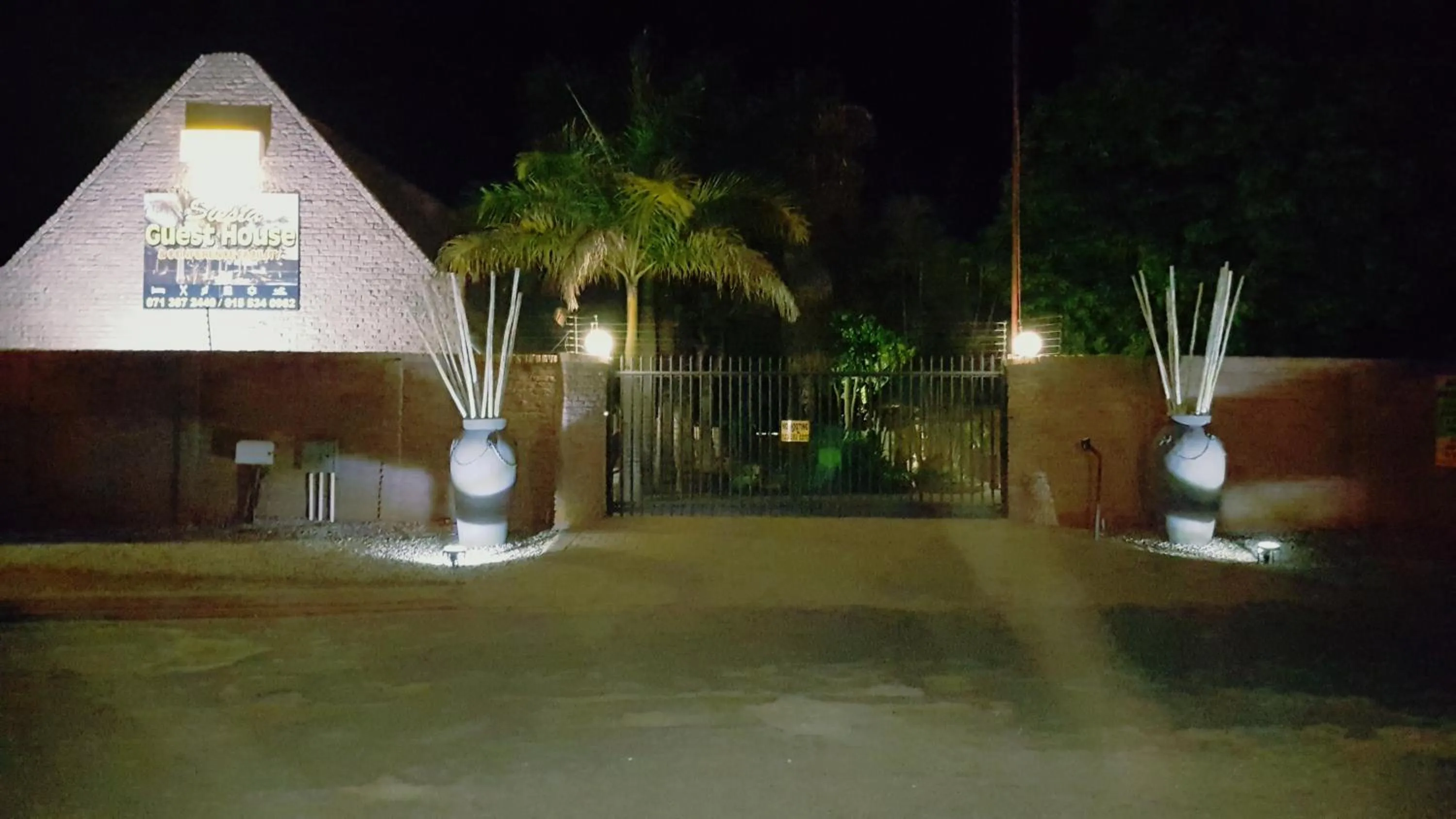 Facade/entrance in Siesta Guest House