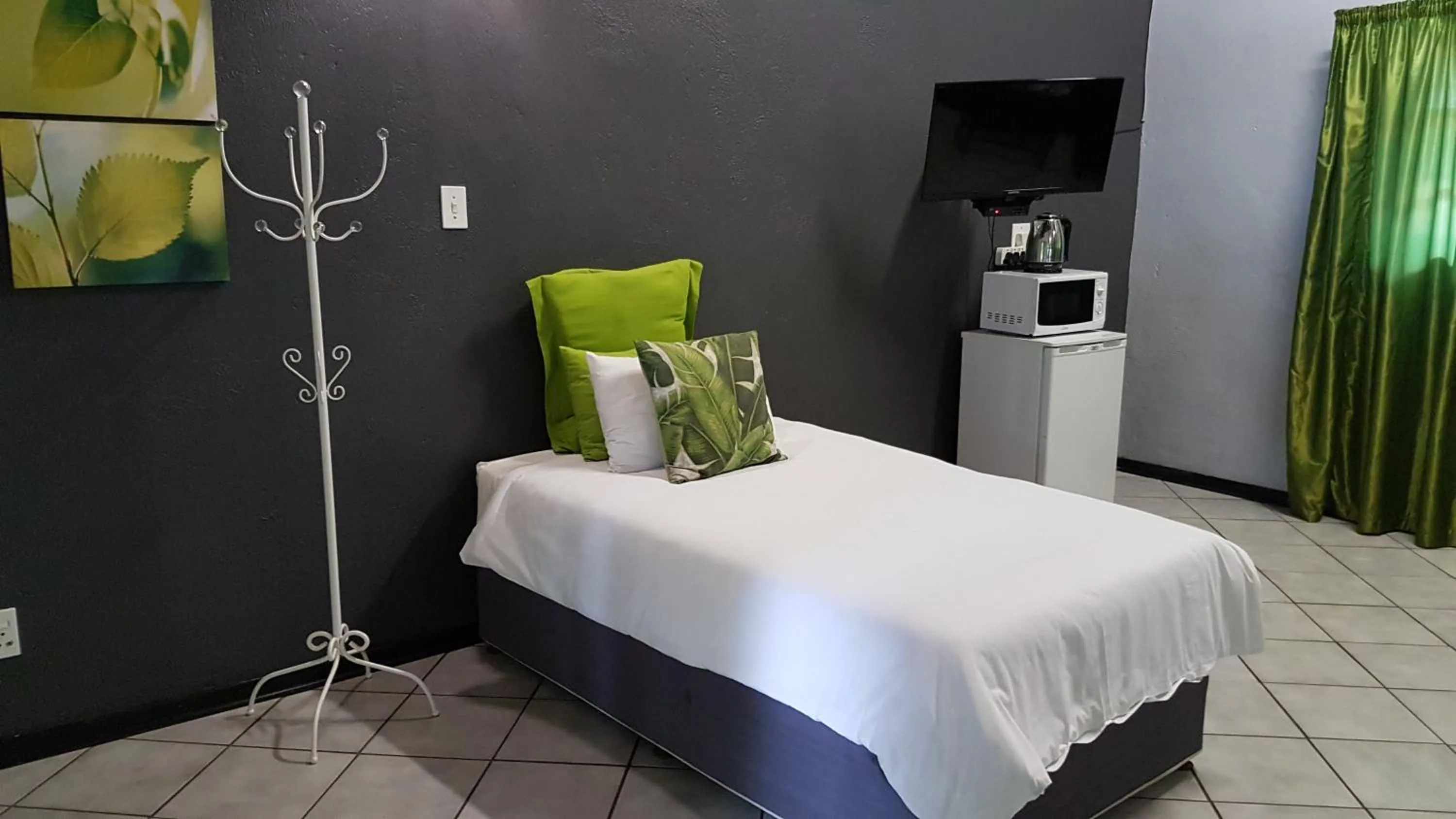 Bed in Siesta Guest House