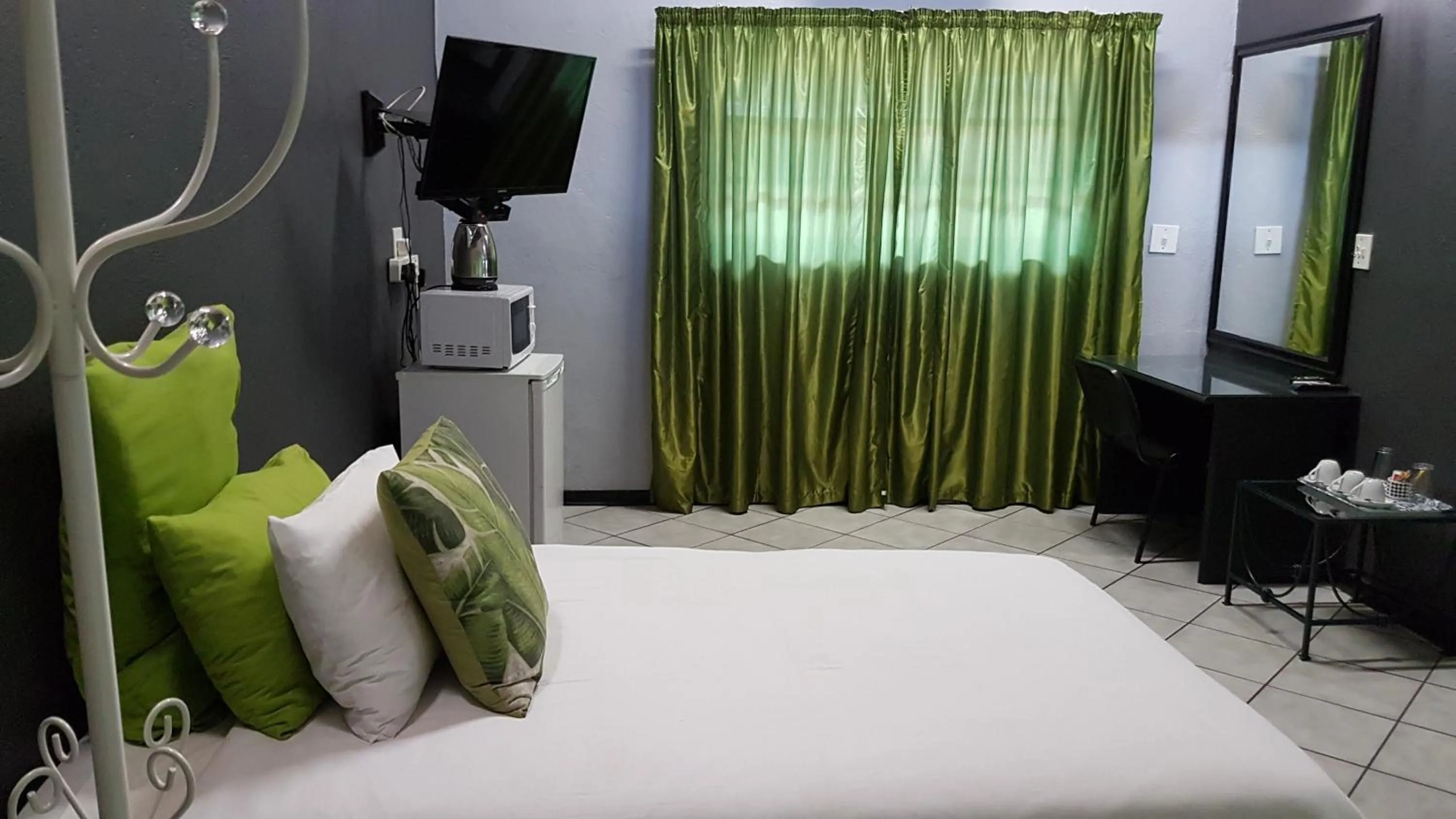 Bed in Siesta Guest House