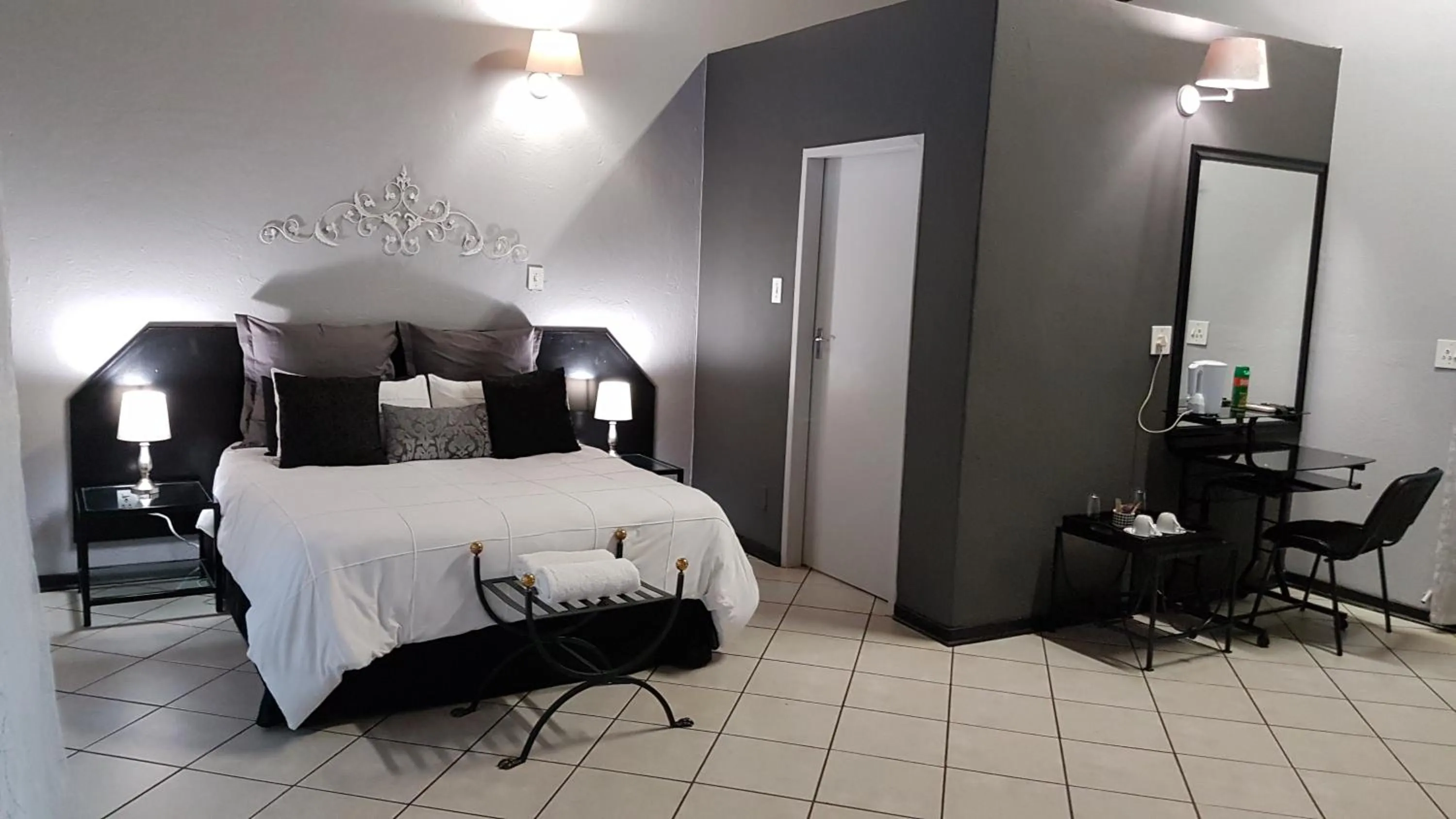 Photo of the whole room, Bed in Siesta Guest House