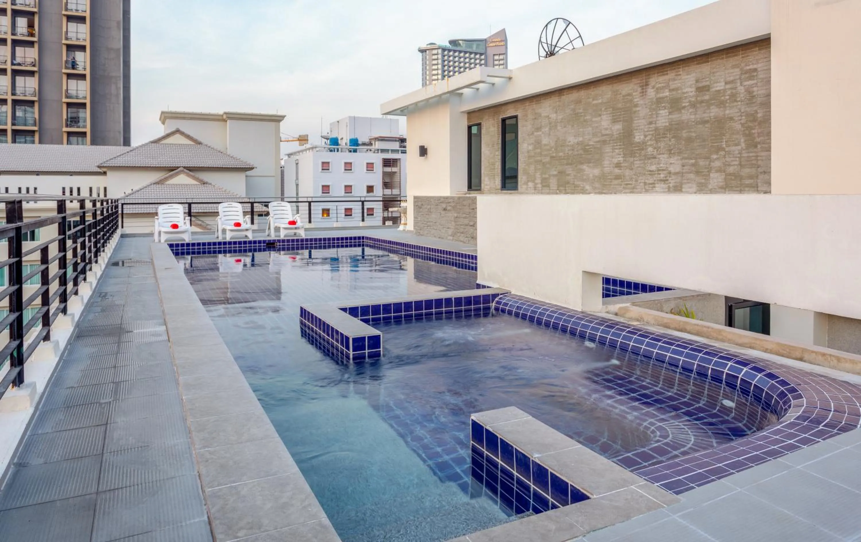Swimming pool in Citismart Luxury Apartments