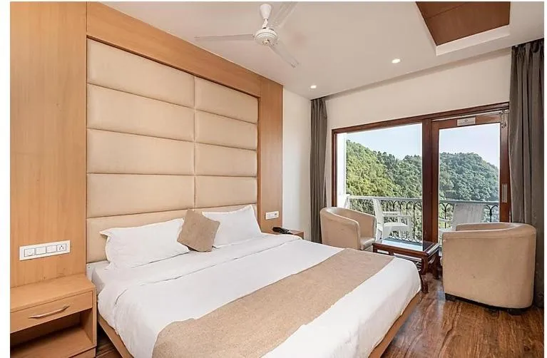 Bed in Shining hills by Lawrence Hotels