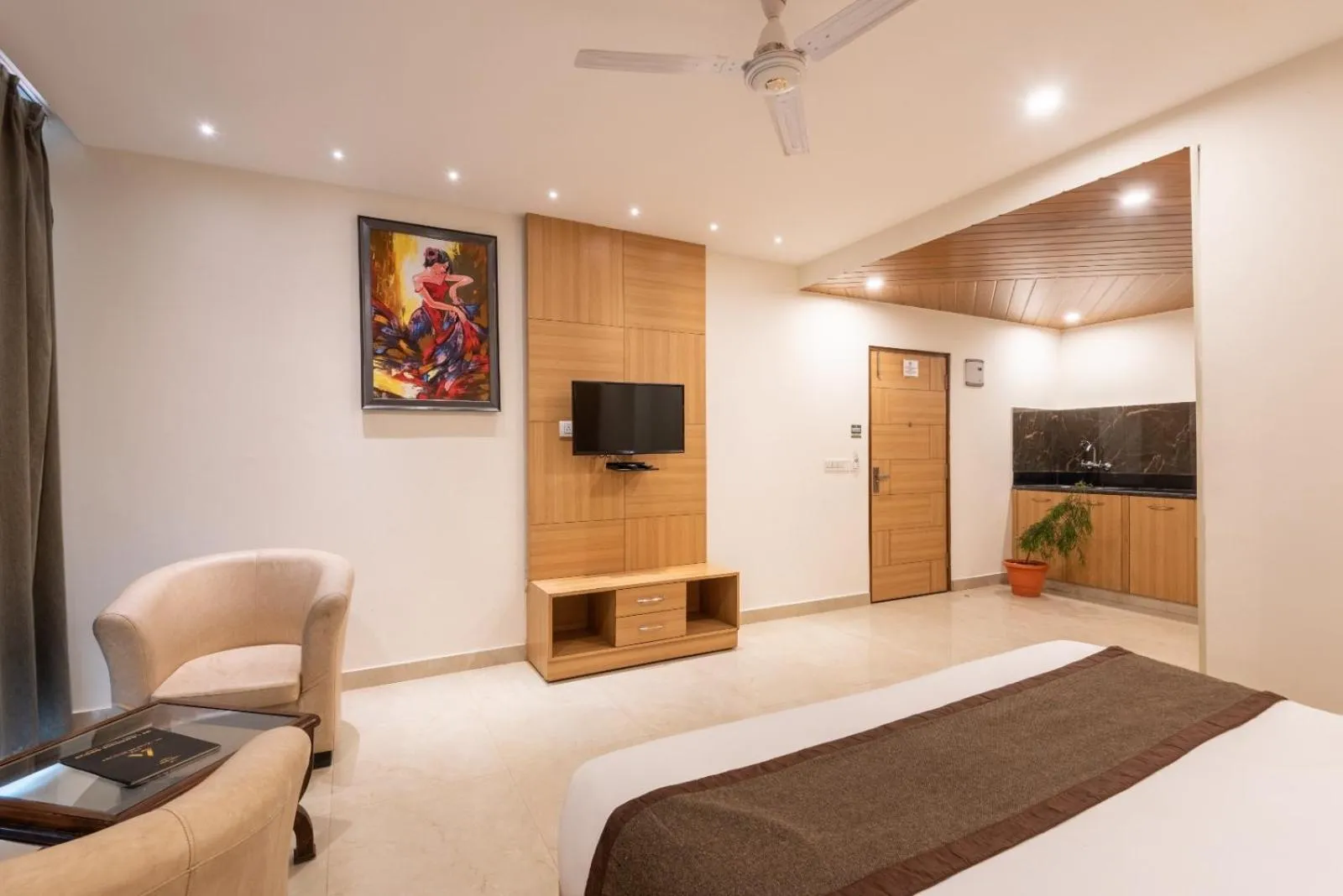 Bed in Shining hills by Lawrence Hotels