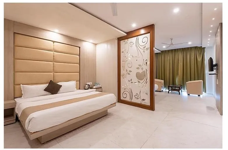 Bed in Shining hills by Lawrence Hotels