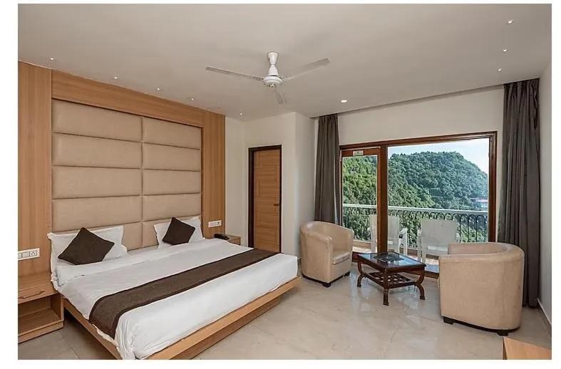 Bed in Shining hills by Lawrence Hotels