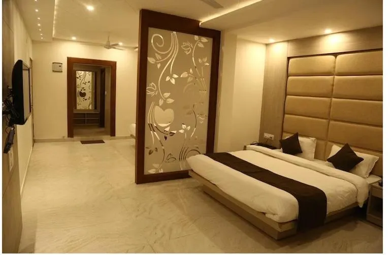 Bed in Shining hills by Lawrence Hotels