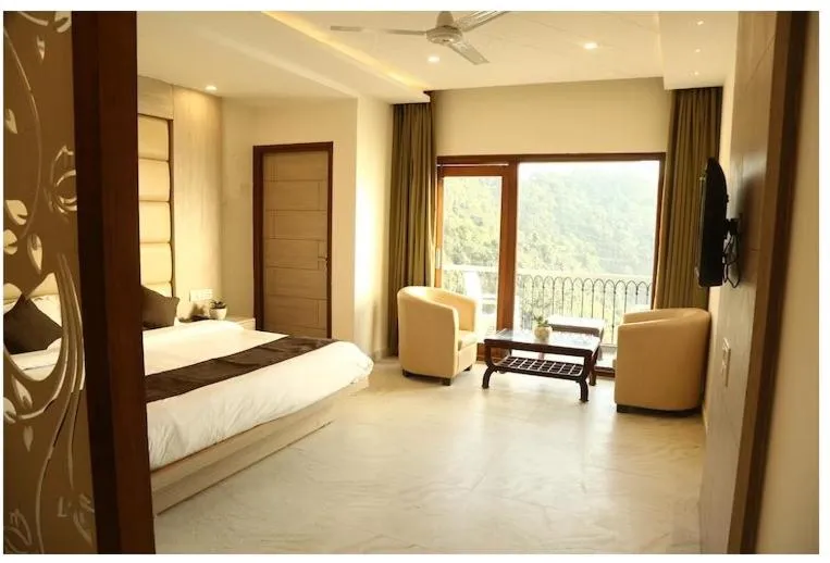 Bed in Shining hills by Lawrence Hotels