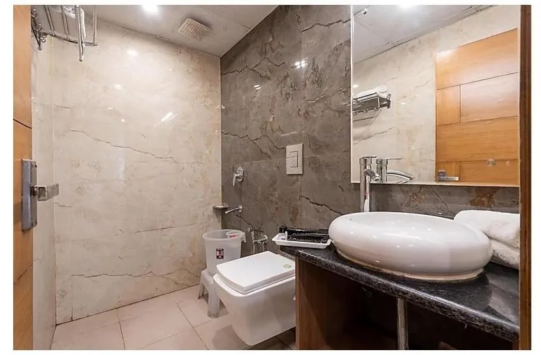 Shining hills by Lawrence Hotels