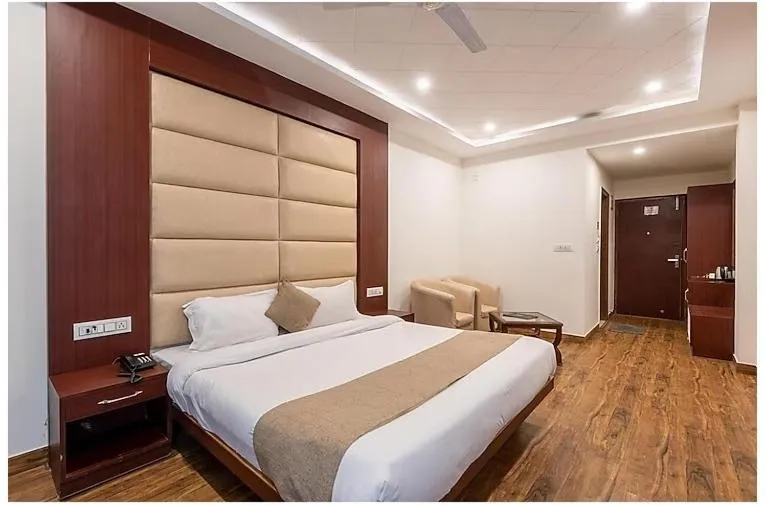 Bed in Shining hills by Lawrence Hotels