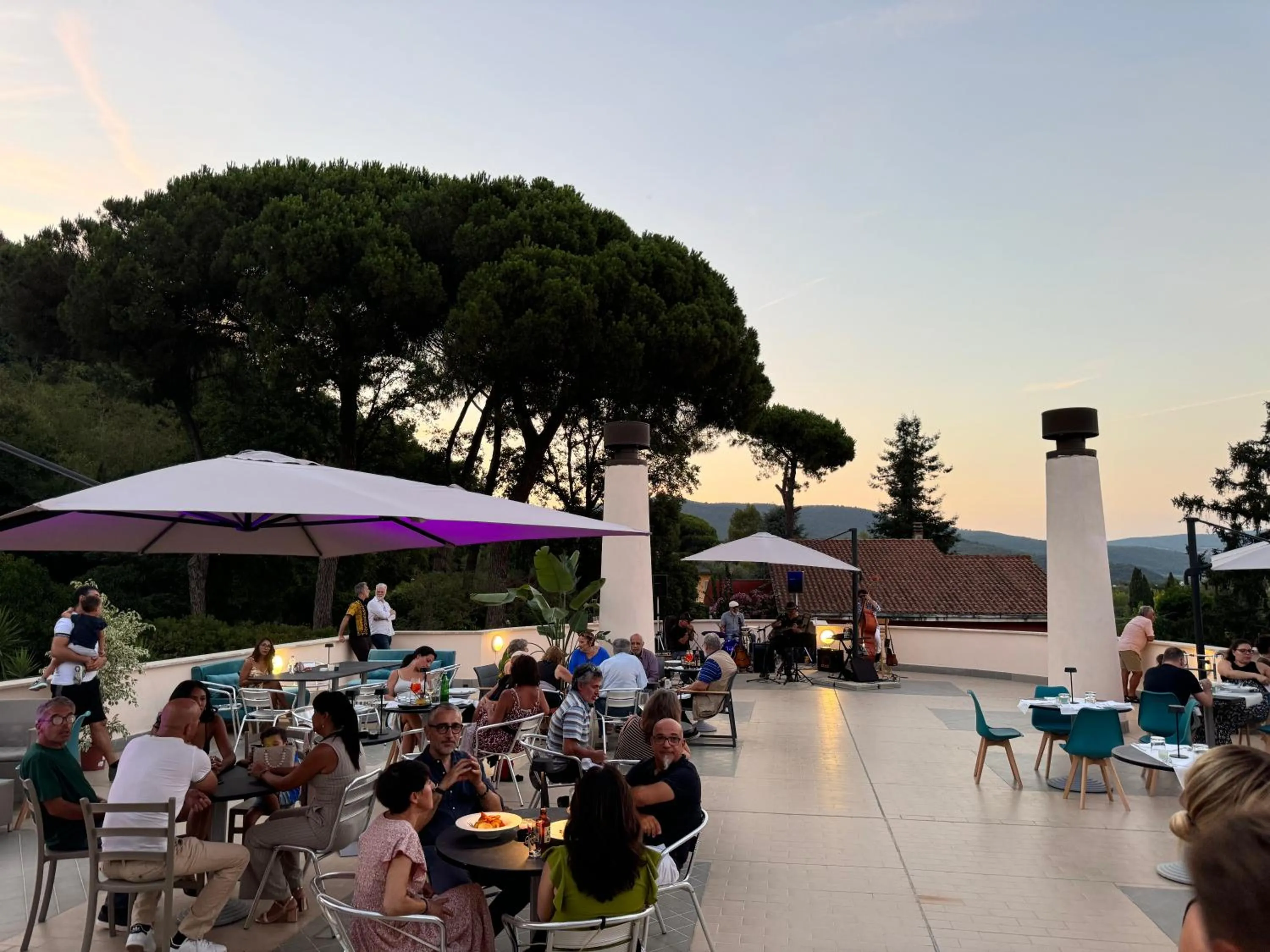 Evening entertainment in Lh Hotel Del Lago Bracciano