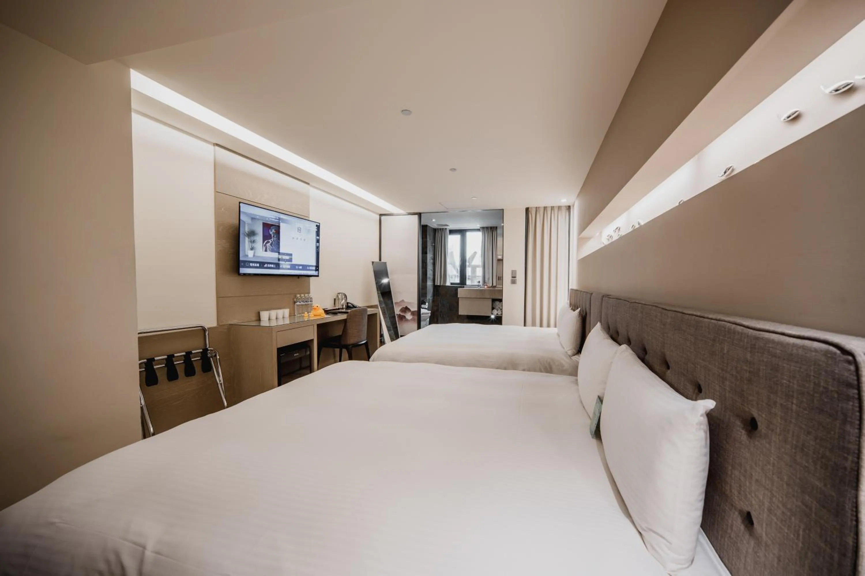 Photo of the whole room, Bed in Hub Hotel Kaohsiung Yawan Branch
