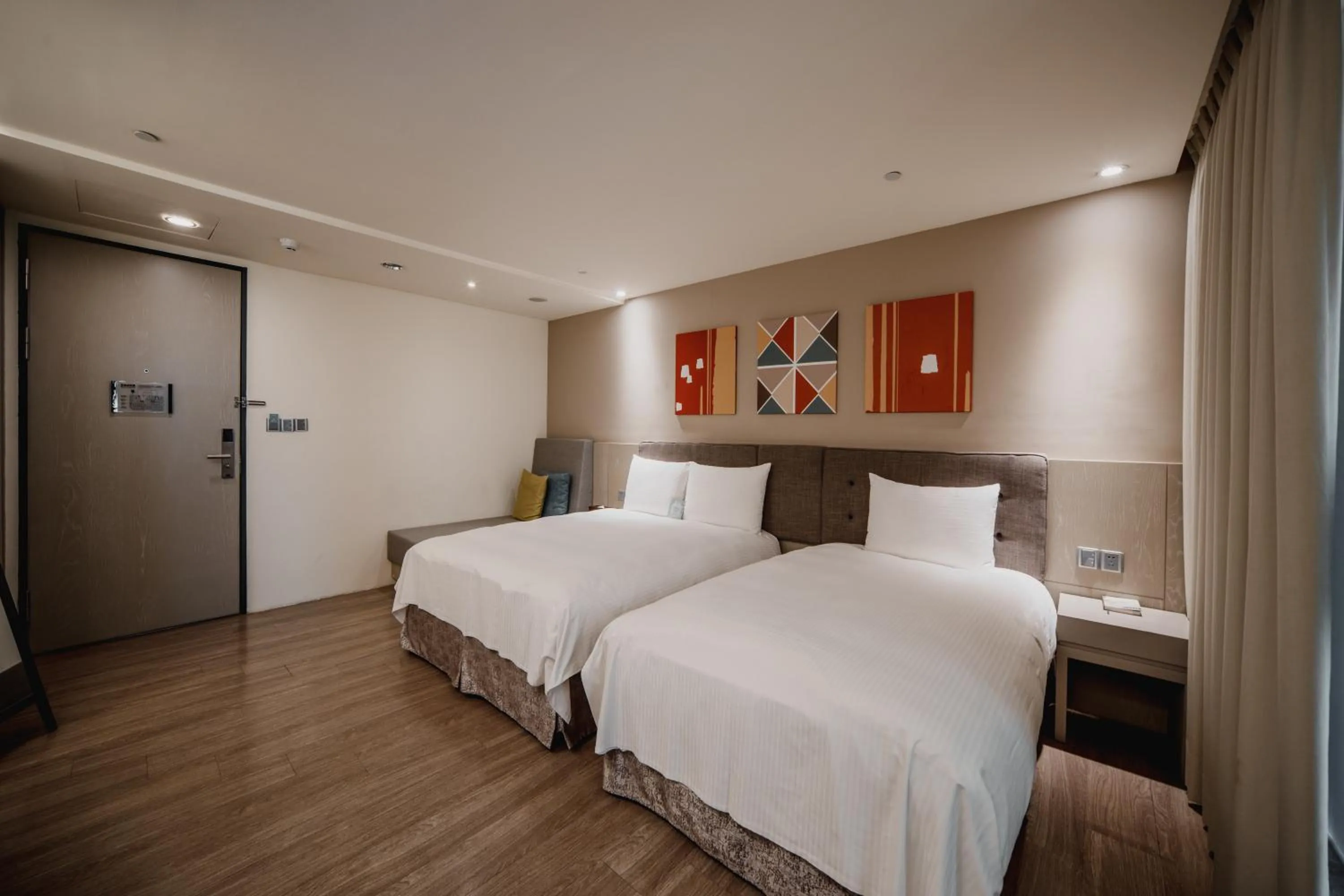 Photo of the whole room, Bed in Hub Hotel Kaohsiung Yawan Branch