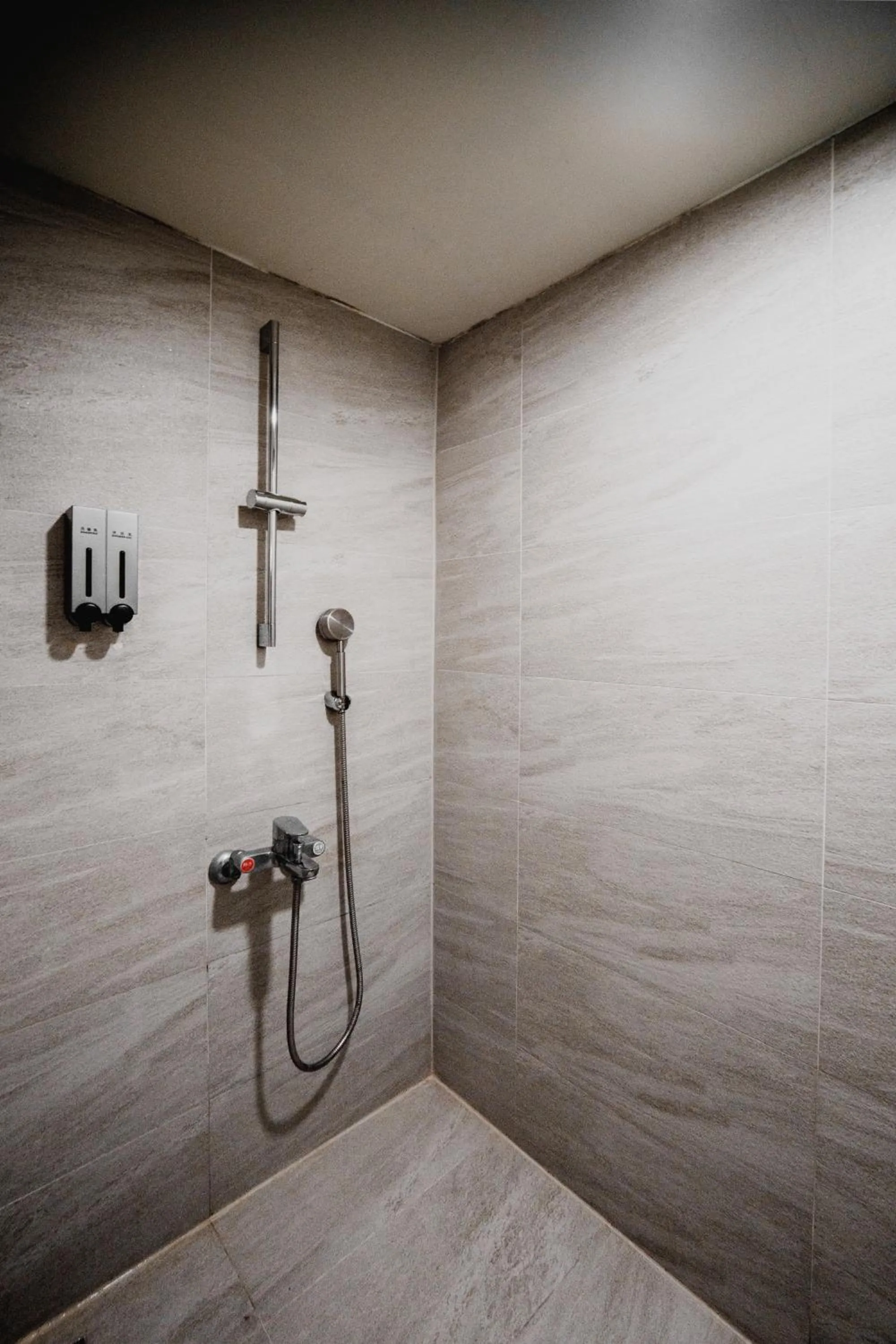 Shower in Hub Hotel Kaohsiung Yawan Branch