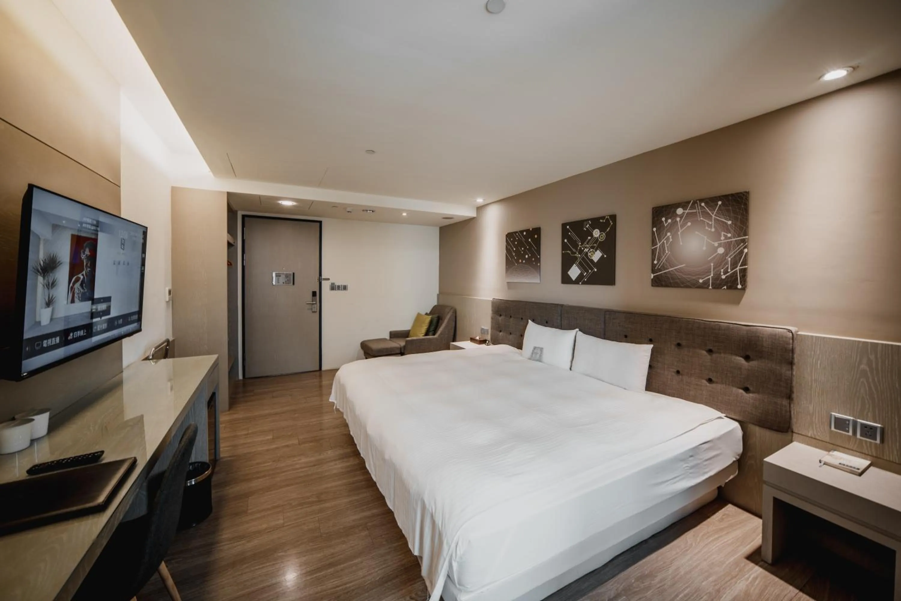 Photo of the whole room, Bed in Hub Hotel Kaohsiung Yawan Branch