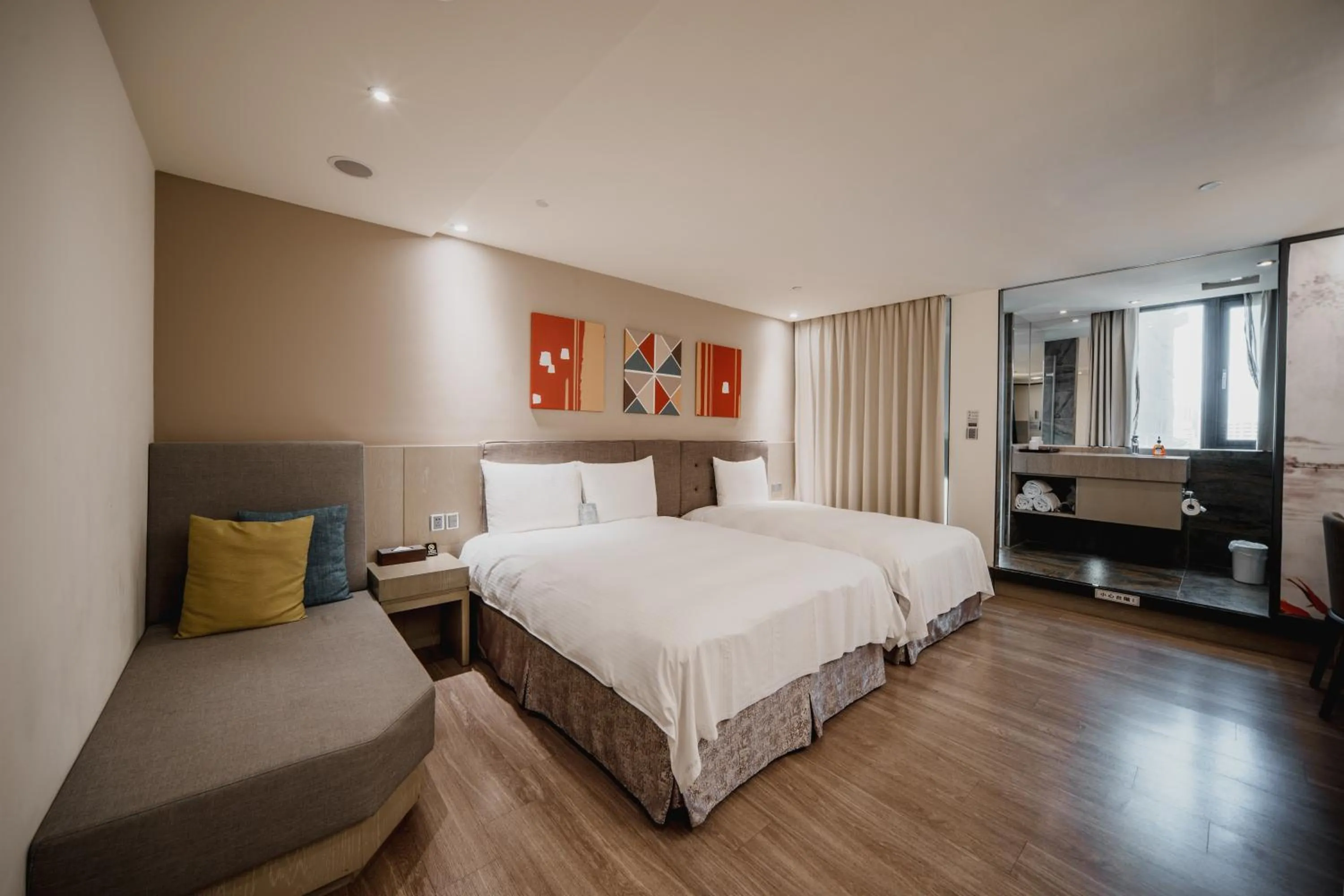 Photo of the whole room, Bed in Hub Hotel Kaohsiung Yawan Branch