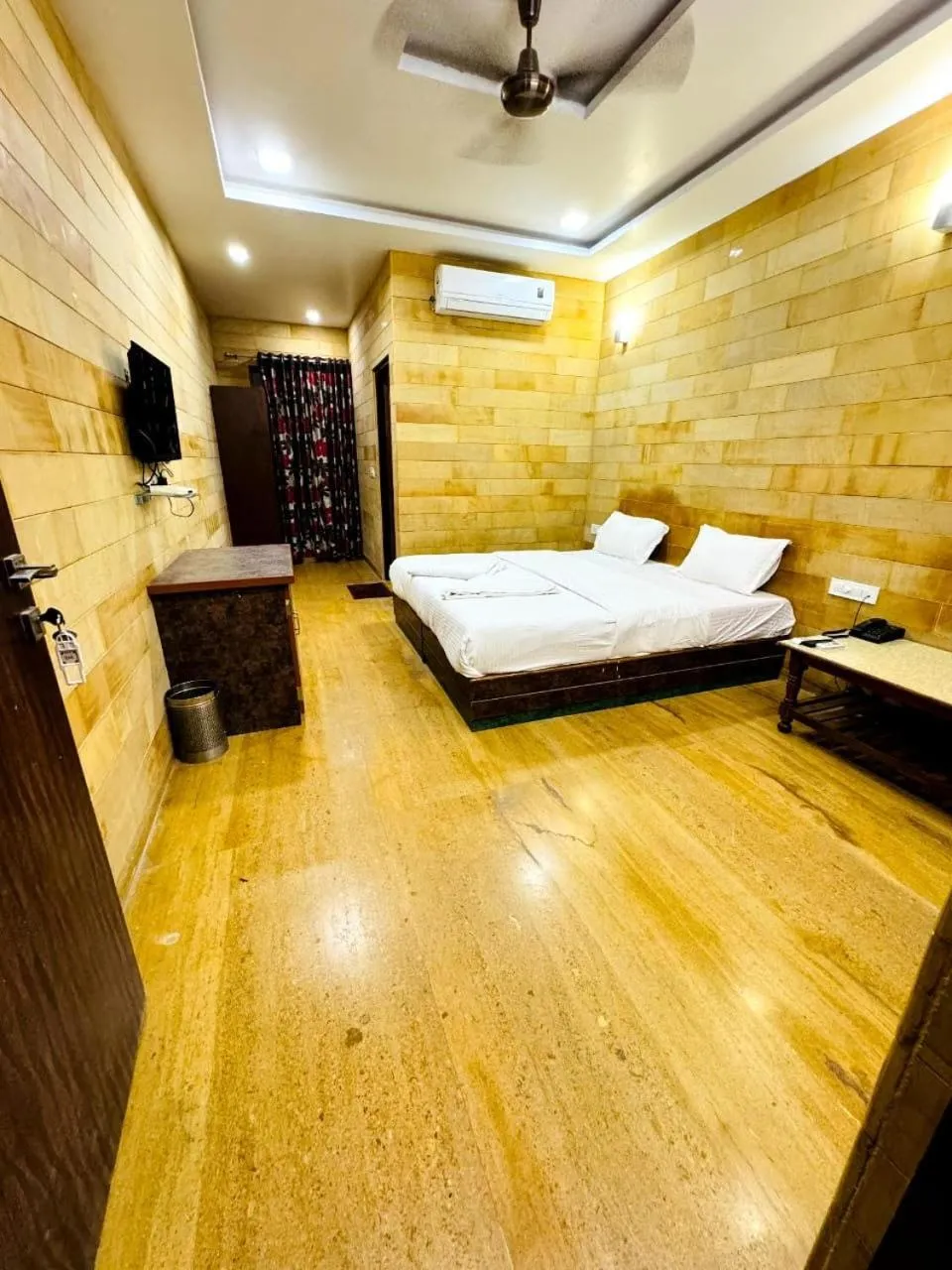 Photo of the whole room in Jaisalmer Abu Safari
