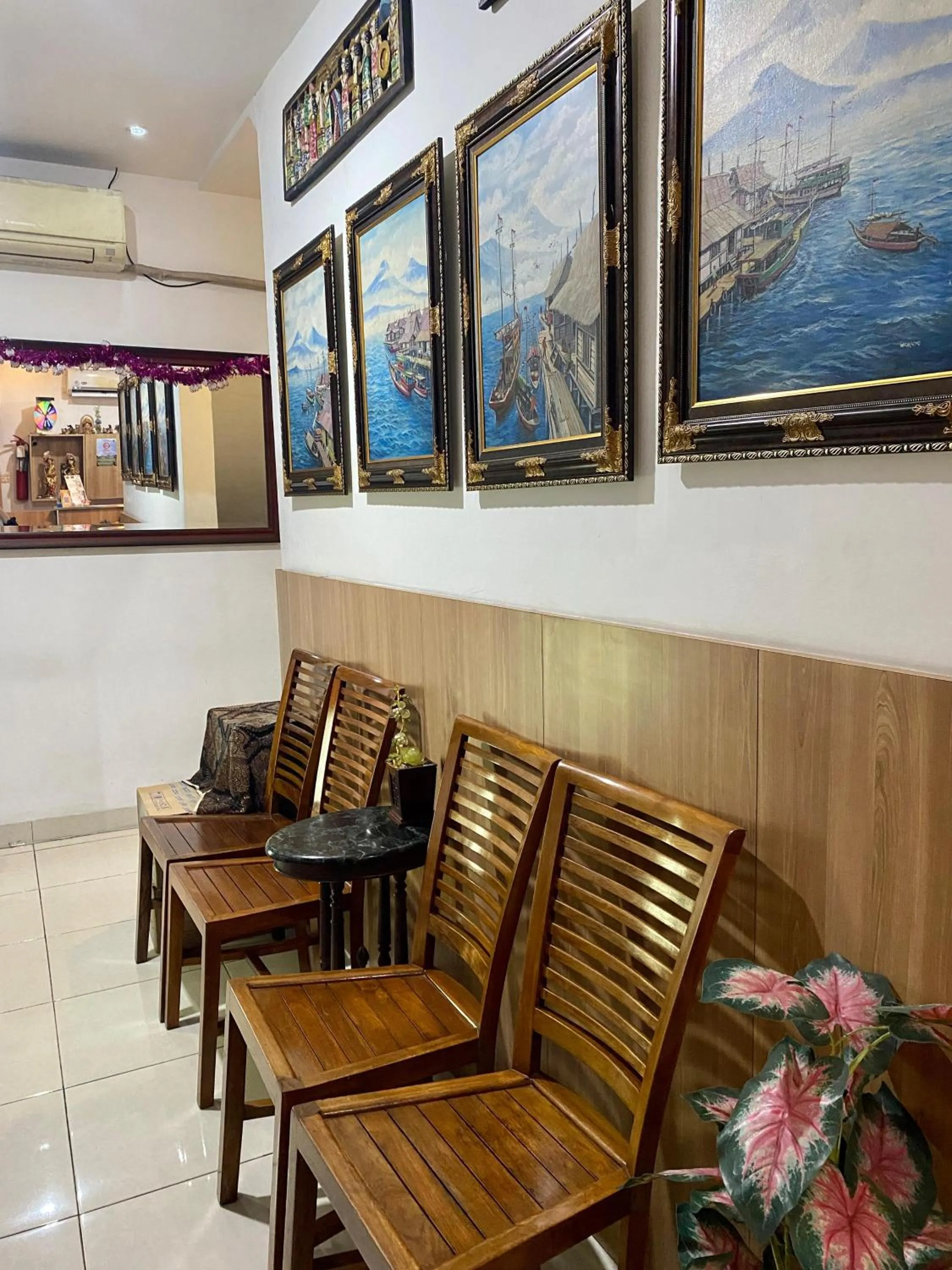 Seating area in Cabin Hotel Bhayangkara